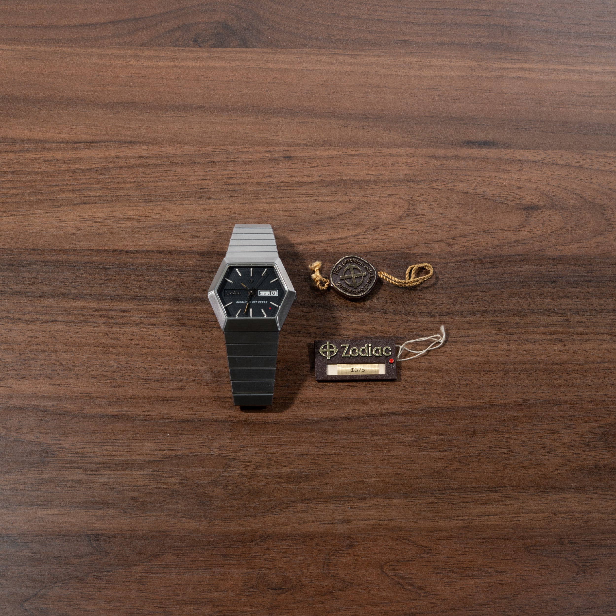 Zodiac Automatic SST 36000 'Red Point' – Analog:Shift