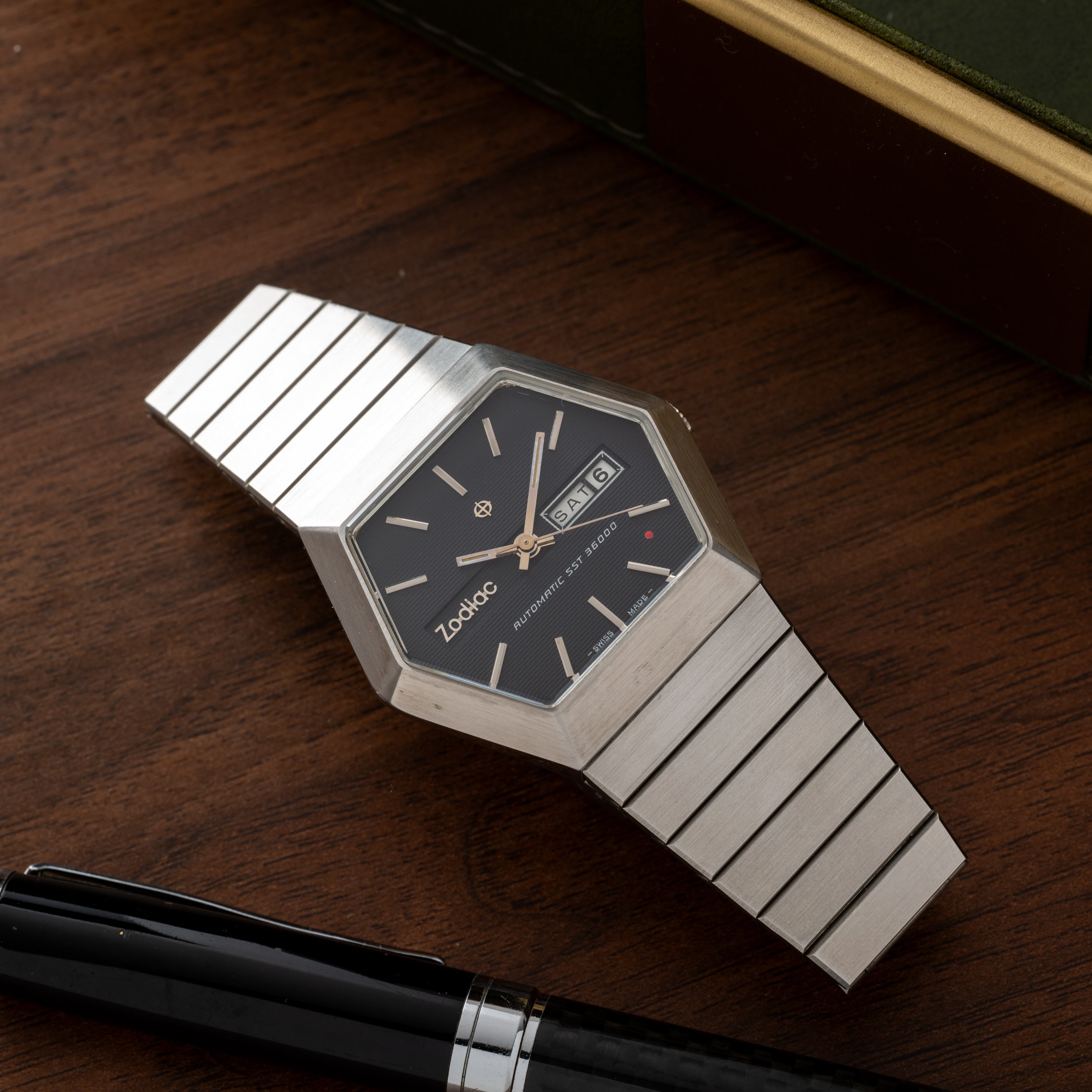 Zodiac Automatic SST 36000 'Red Point' – Analog:Shift