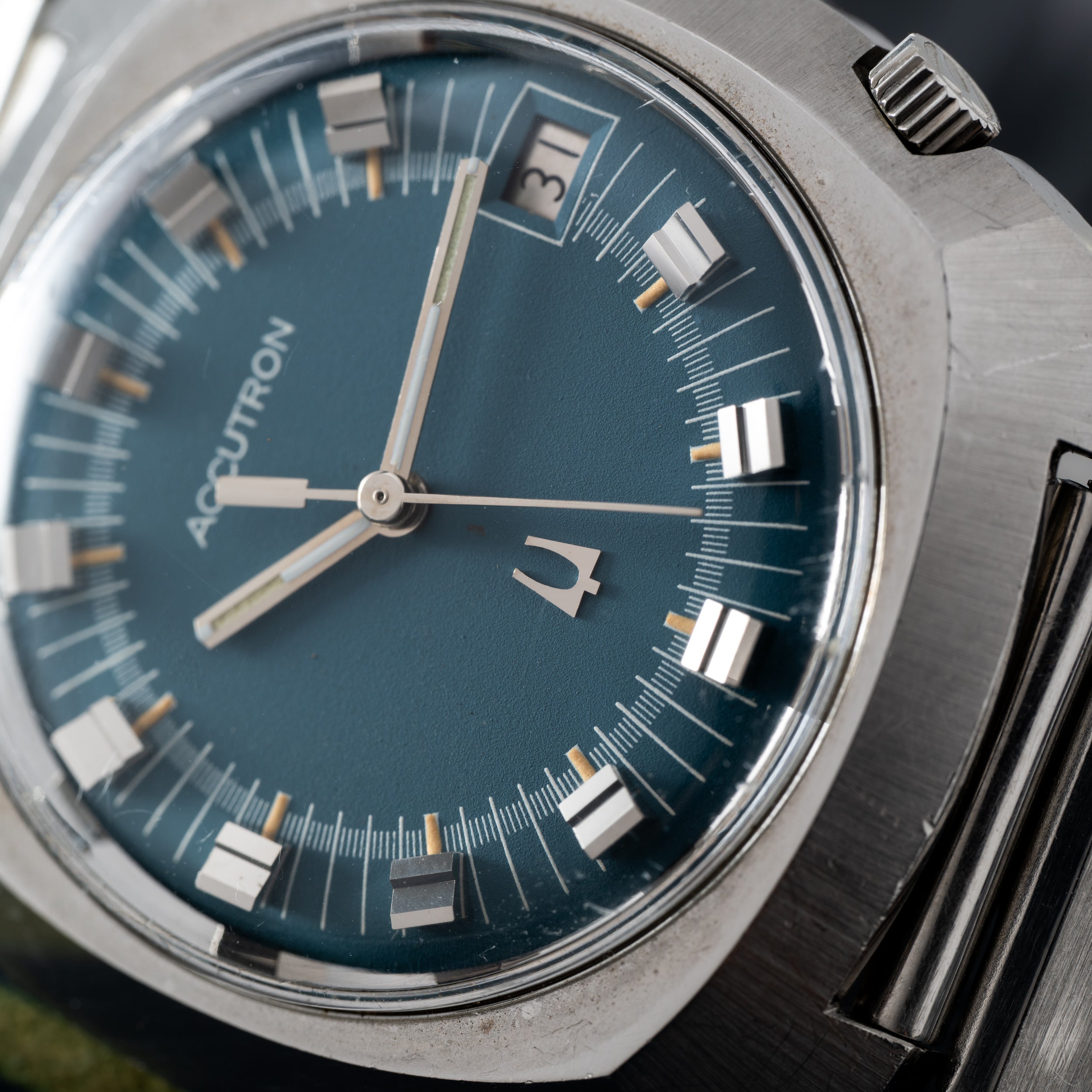 Bulova Accutron 261 'Original' Cushion TV – Analog:Shift