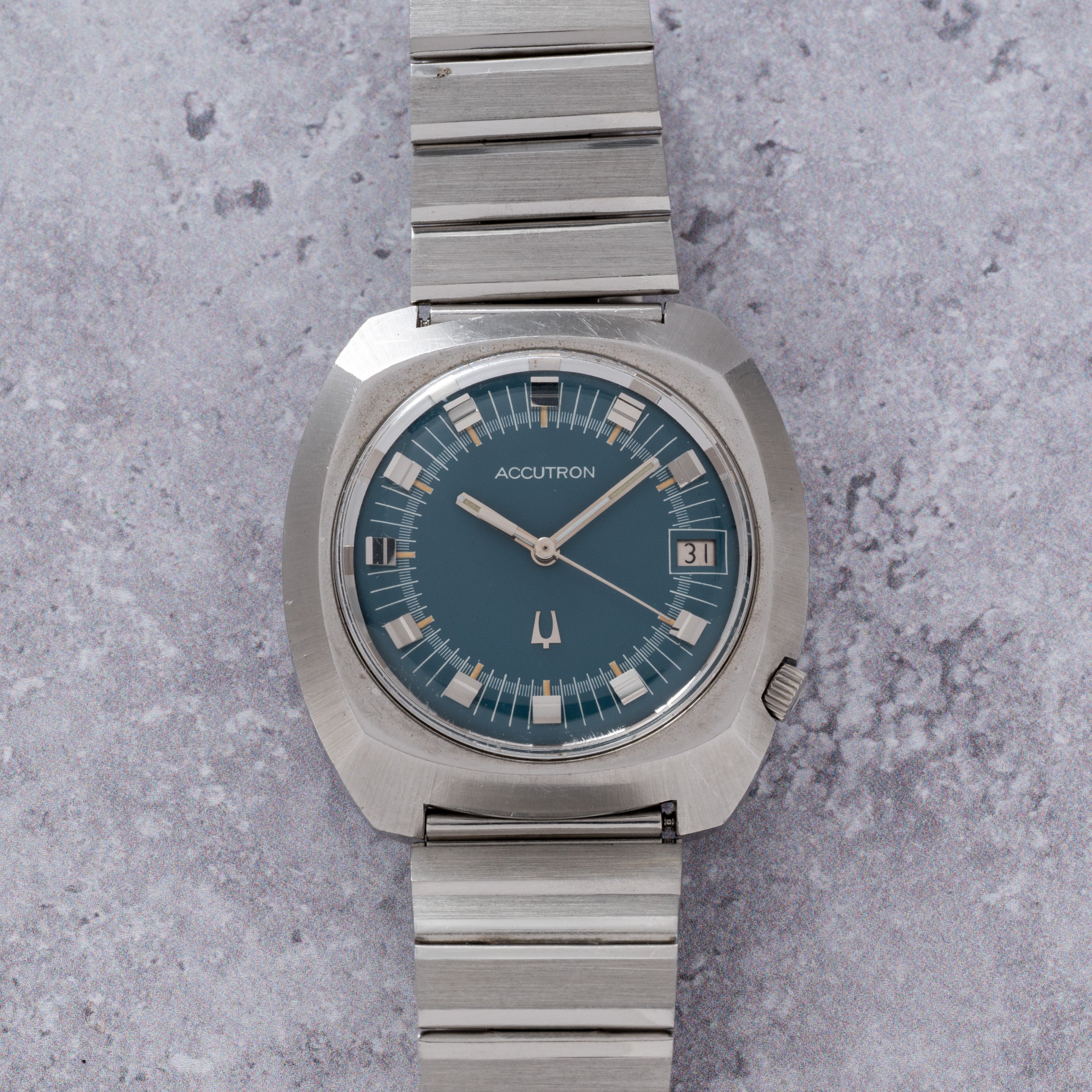 Bulova Accutron 261 'Original' Cushion TV – Analog:Shift