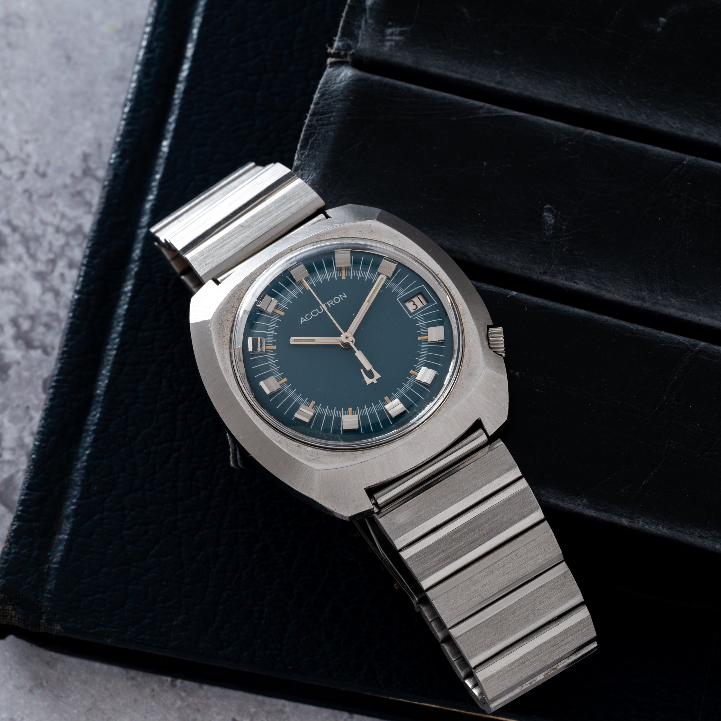 Bulova Accutron 261 'Original' Cushion TV – Analog:Shift