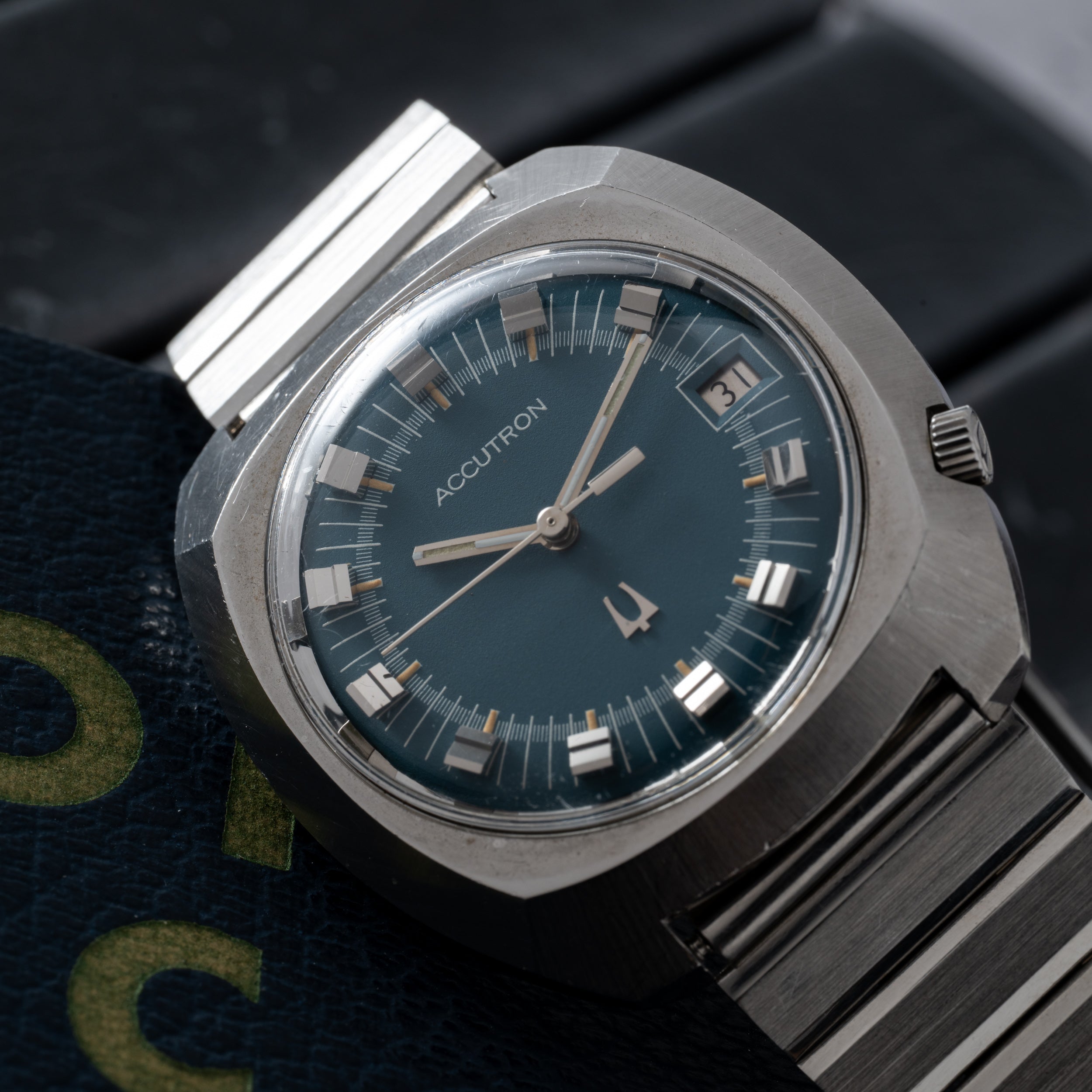 Bulova Accutron 261 'Original' Cushion TV – Analog:Shift