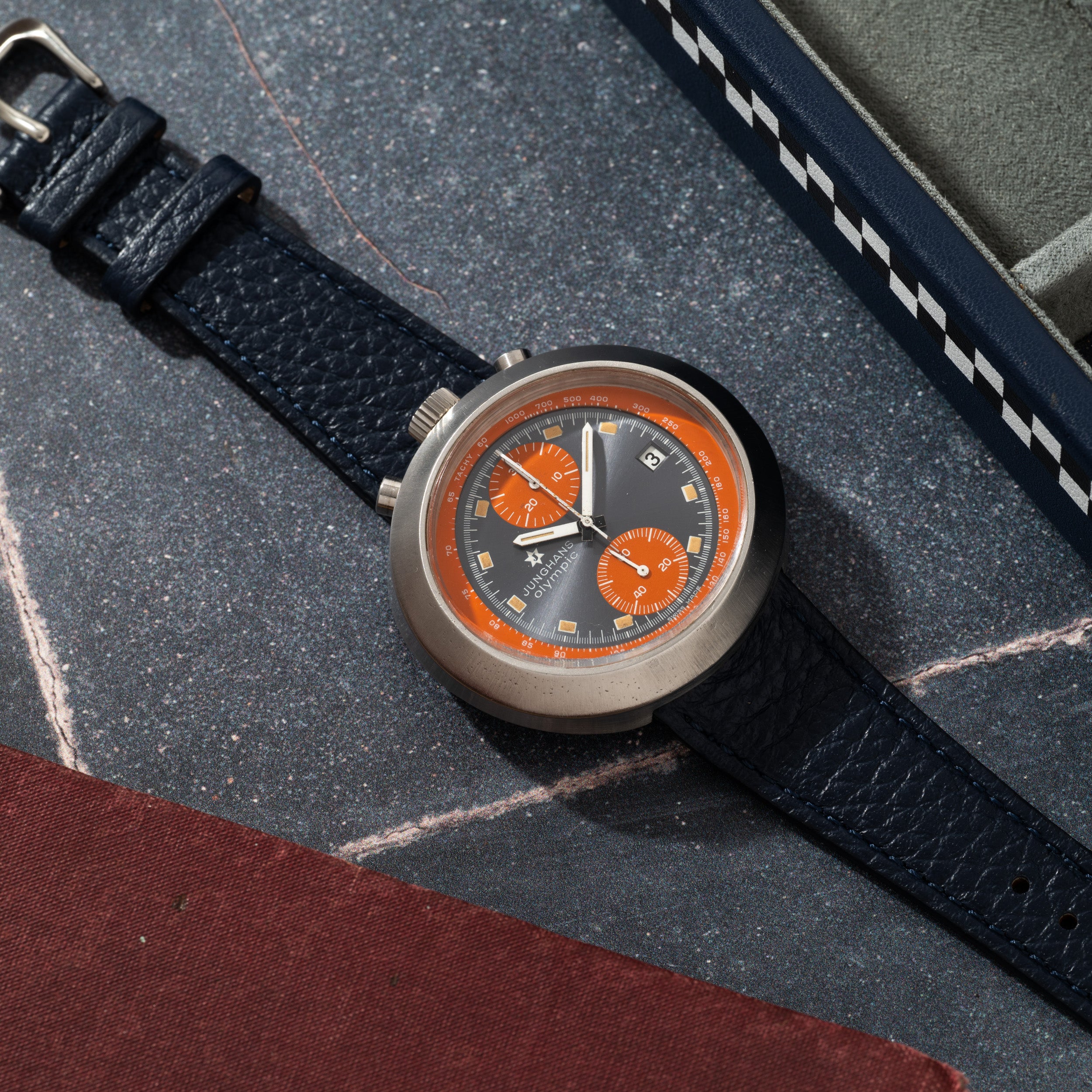 Junghans Olympic Bullhead Chronograph – Analog:Shift