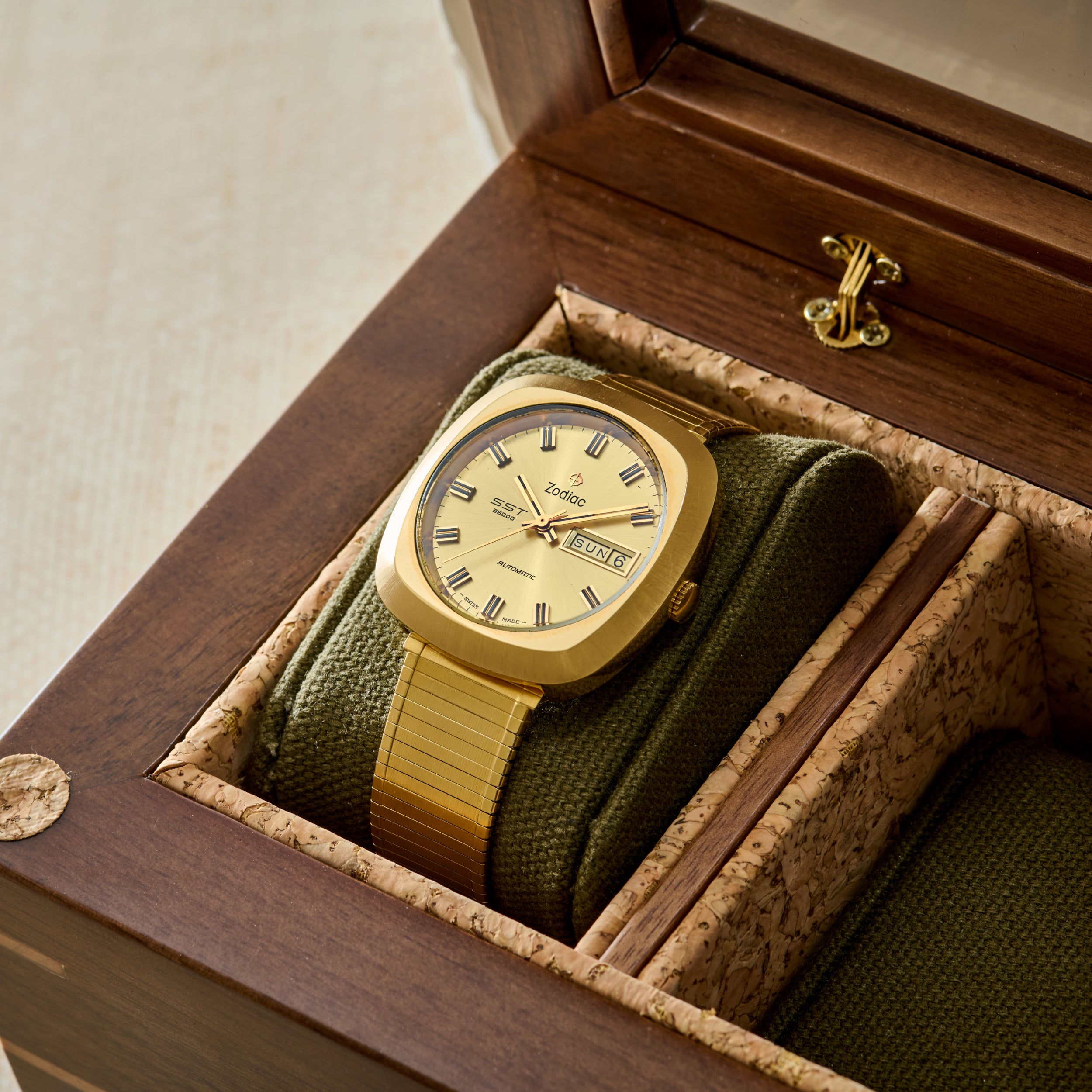 Zodiac SST 36000 'NOS' – Analog:Shift