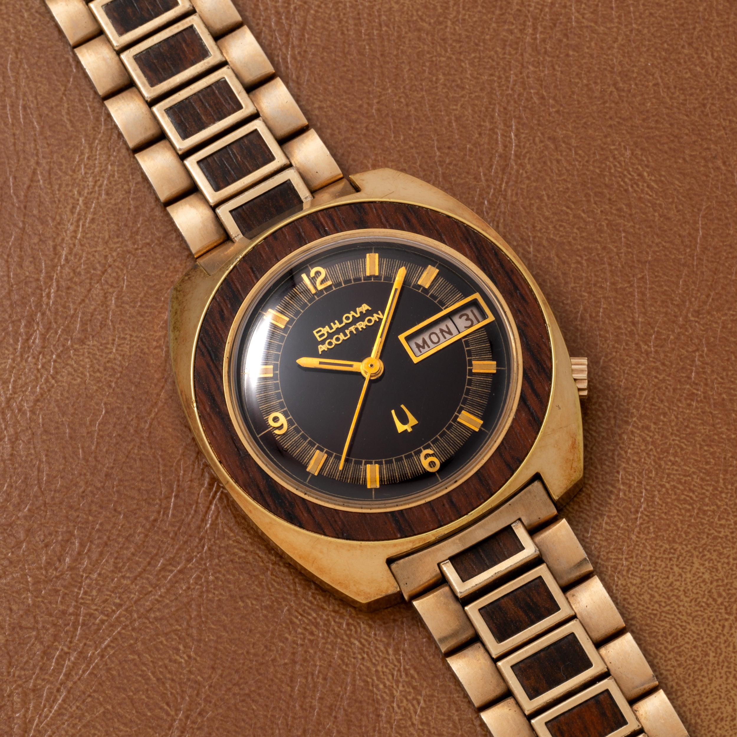 AS11398_40992777_ACCUTRON__WOO