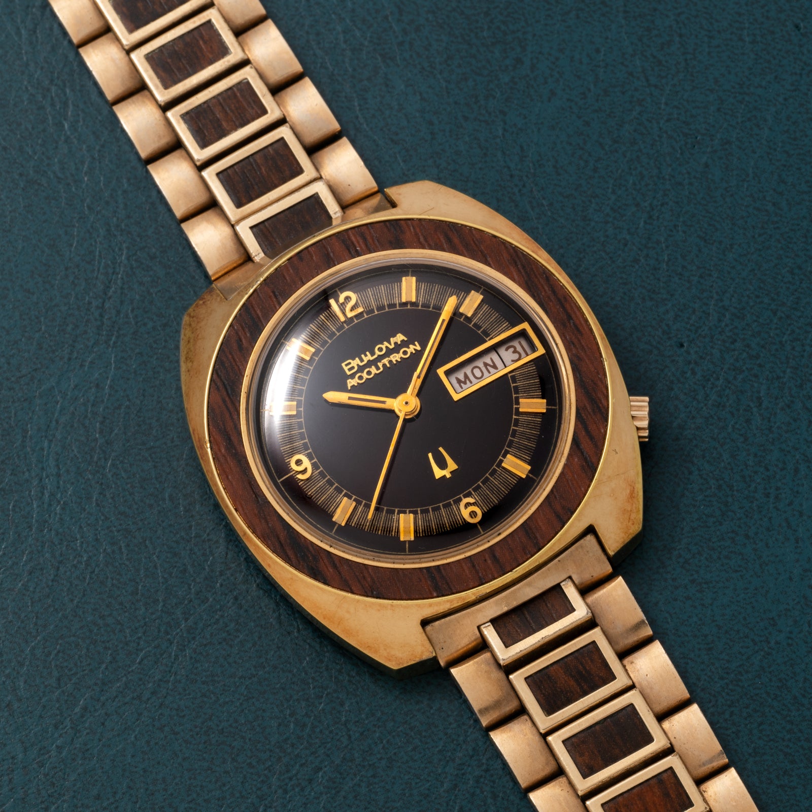 Bulova Accutron Cushion 'Woody'