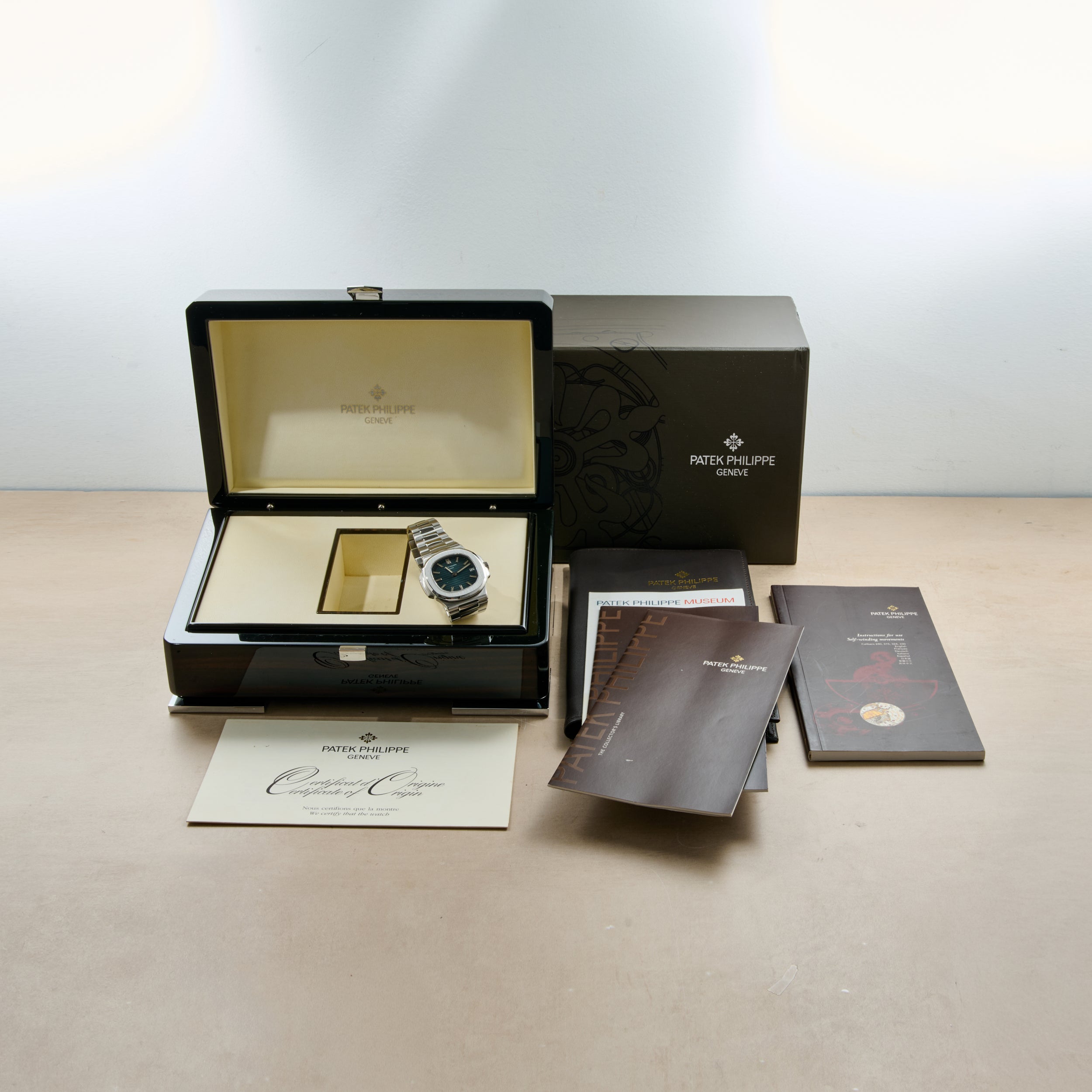Patek Philippe Nautilus 'Calibre 315' – Analog:Shift