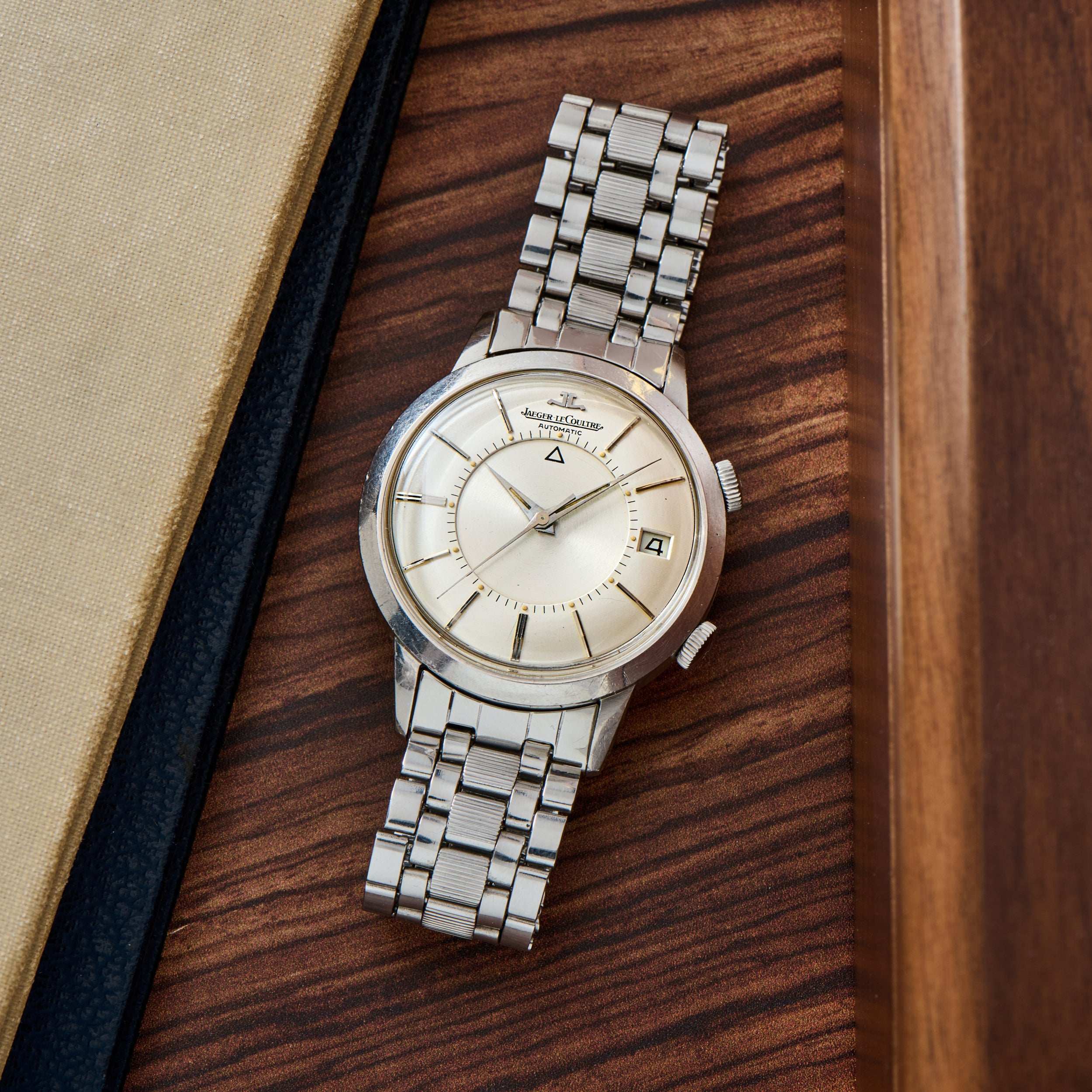 Jaeger-LeCoultre Memovox – Analog:Shift