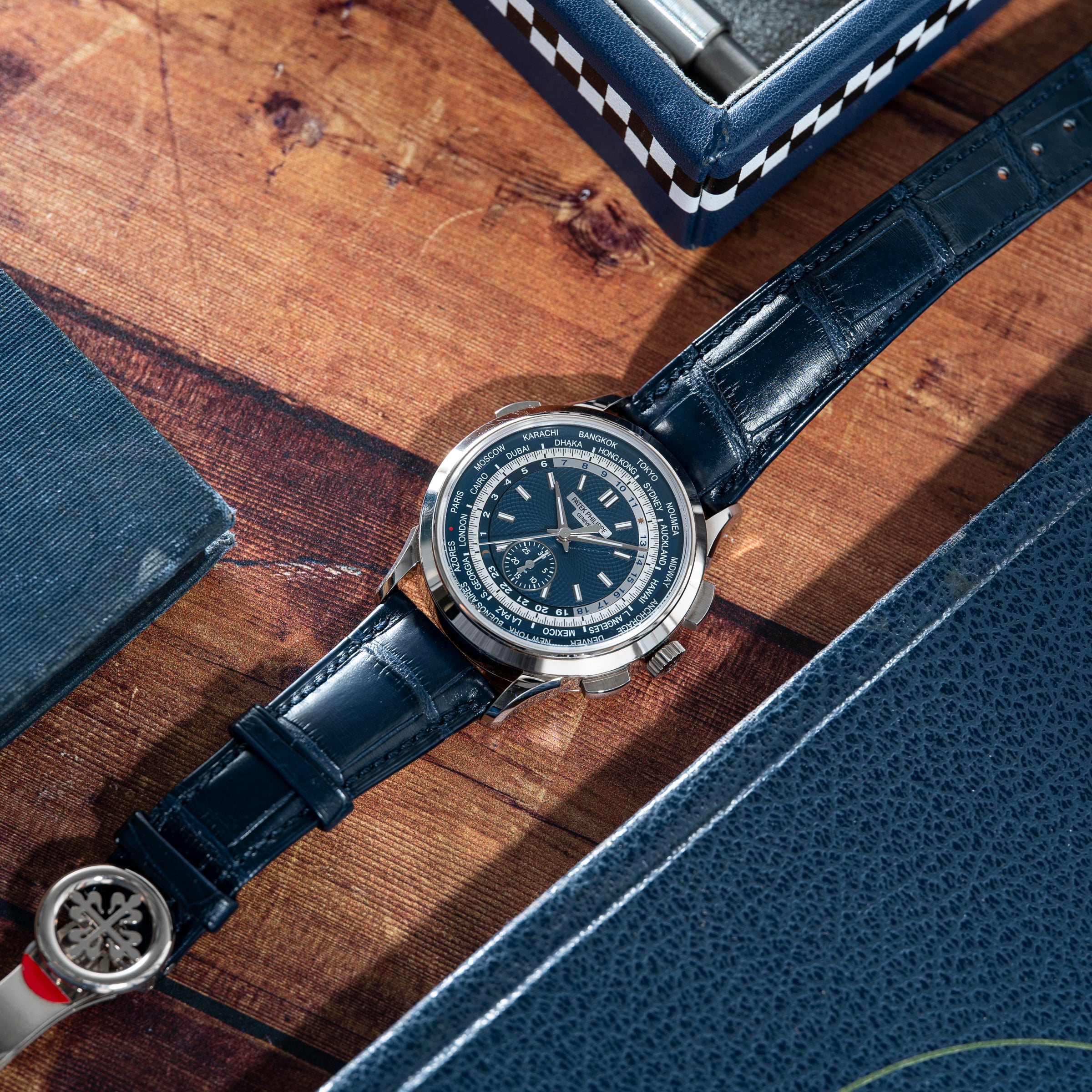 Patek Philippe World Time Chronograph – Analog:Shift
