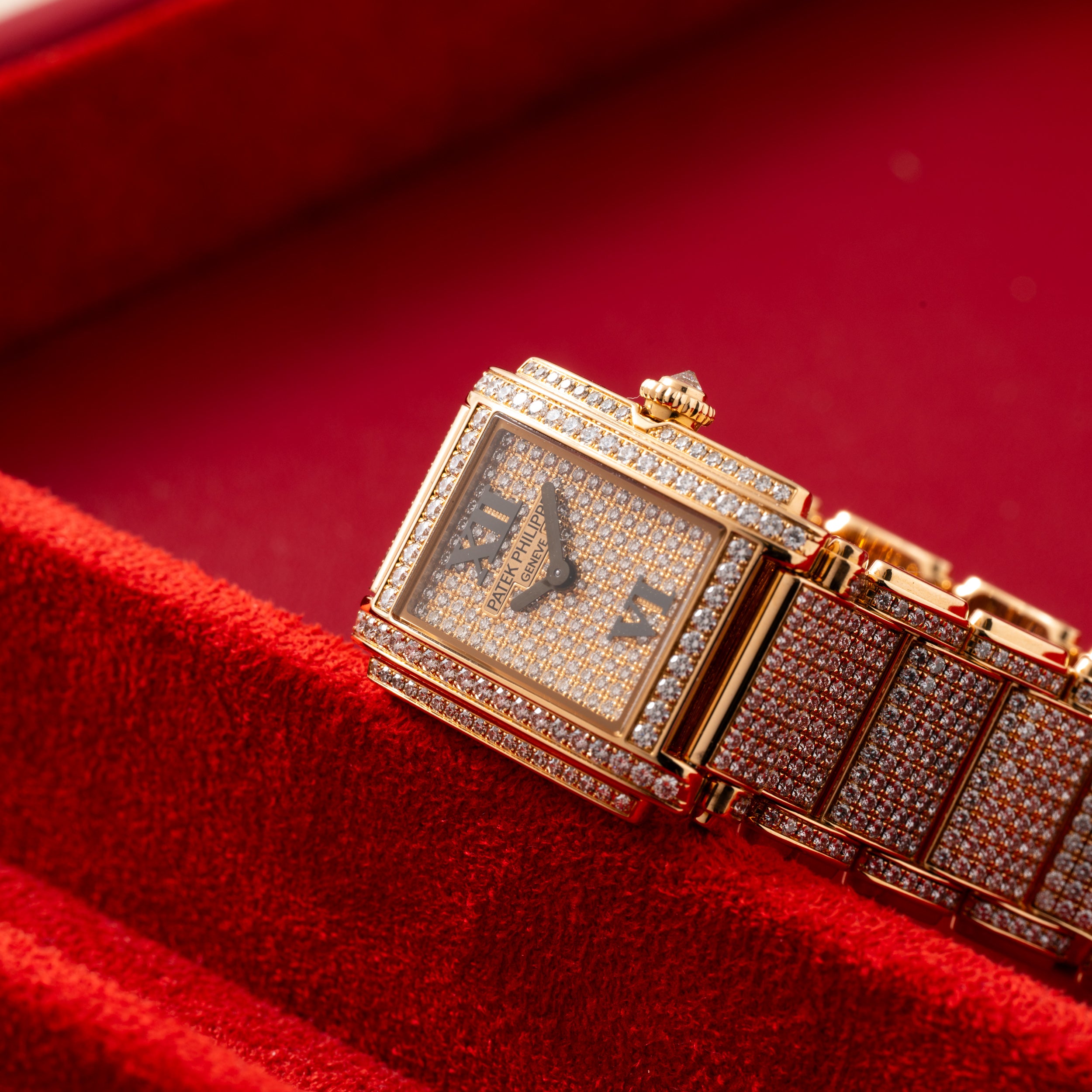 Patek Philippe Twenty-4 Diamonds – Analog:Shift