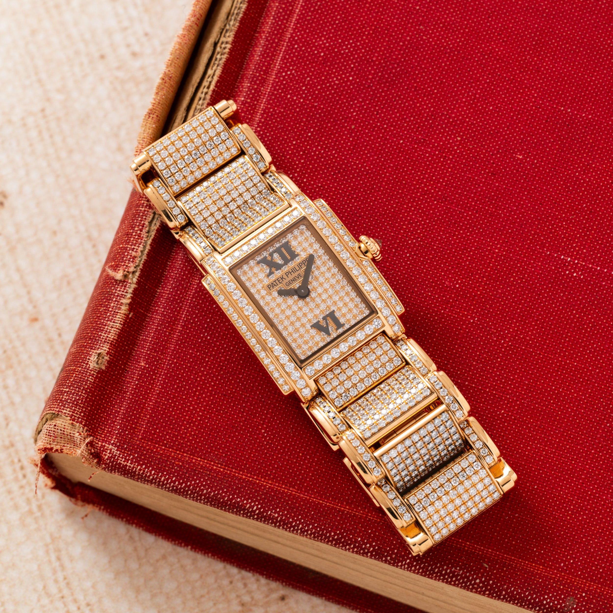 Patek Philippe Twenty-4 Diamonds – Analog:Shift