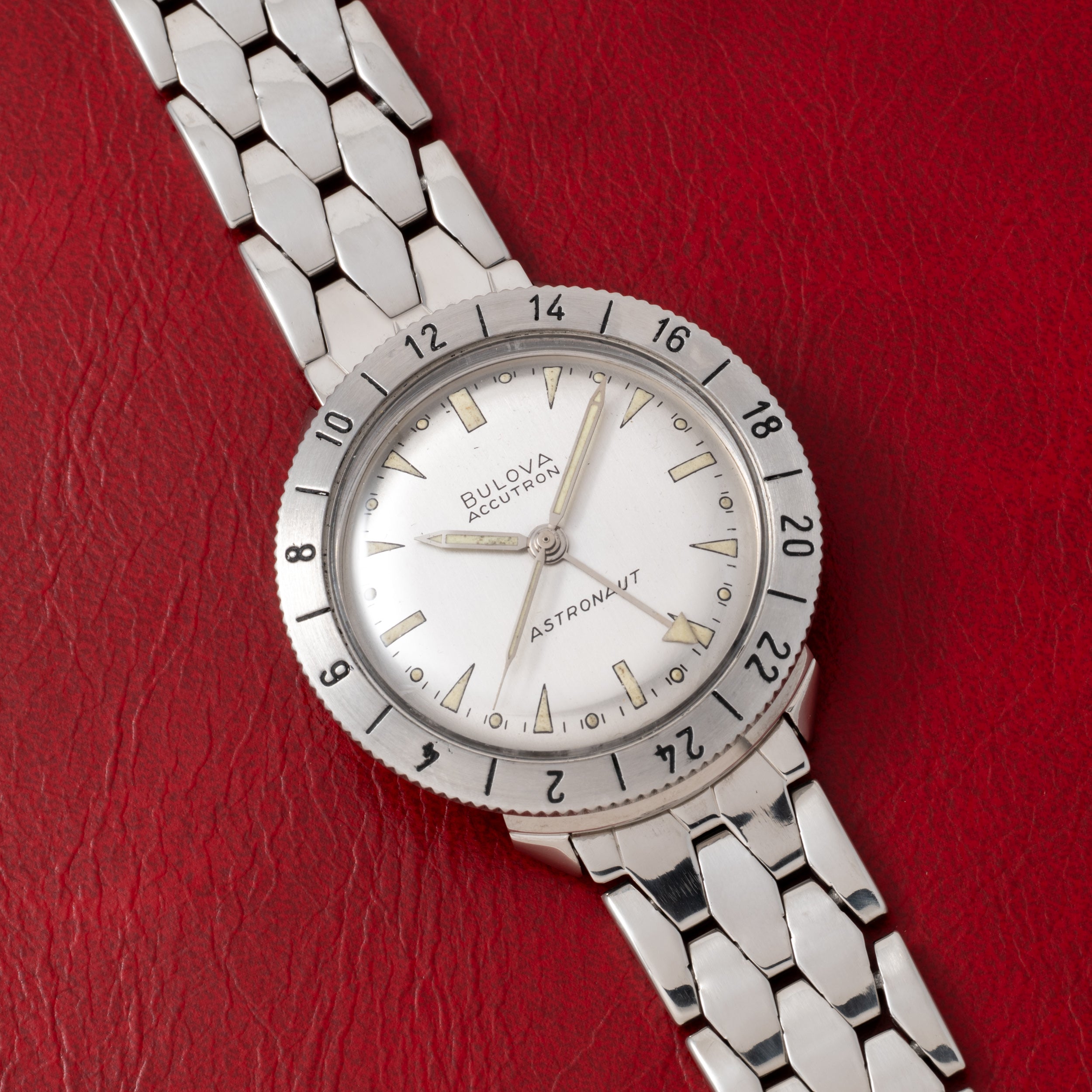 Bulova Accutron Astronaut – Analog:Shift