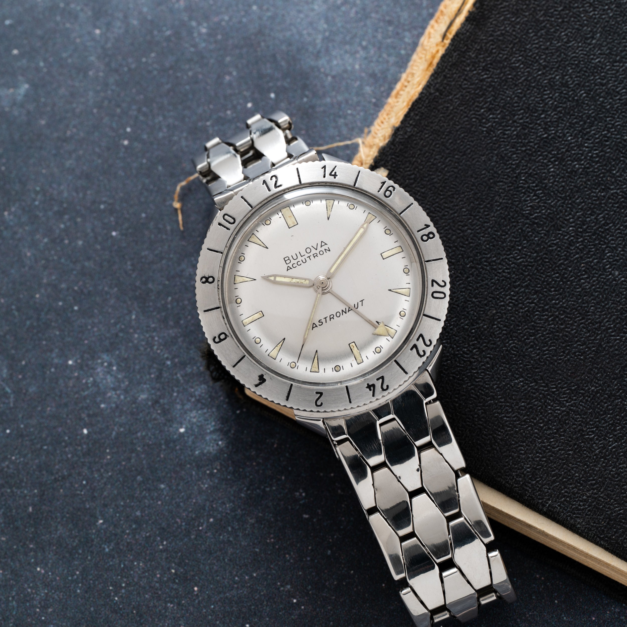 Bulova Accutron Astronaut – Analog:Shift