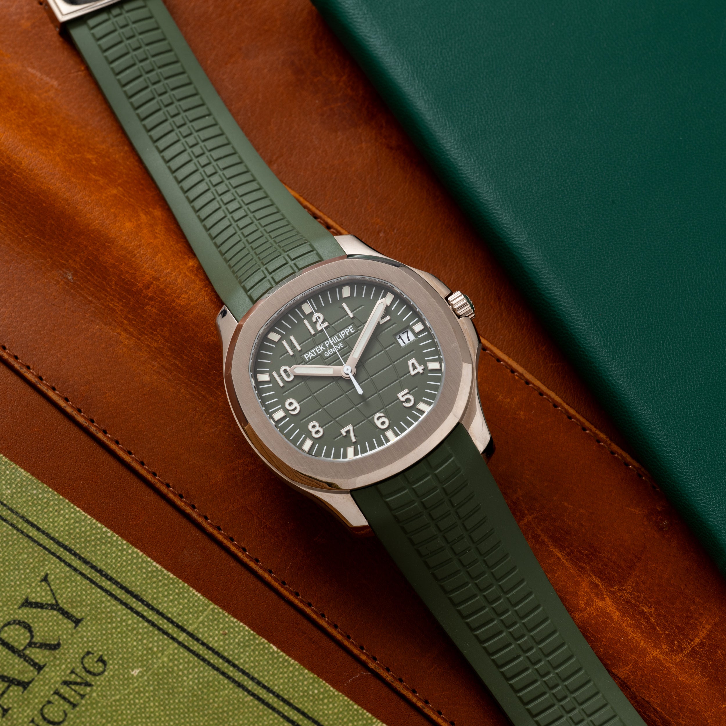 Patek Philippe Aquanaut 時計ベルト　新品 Patek Philippe Aquanaut – Analog:Shift