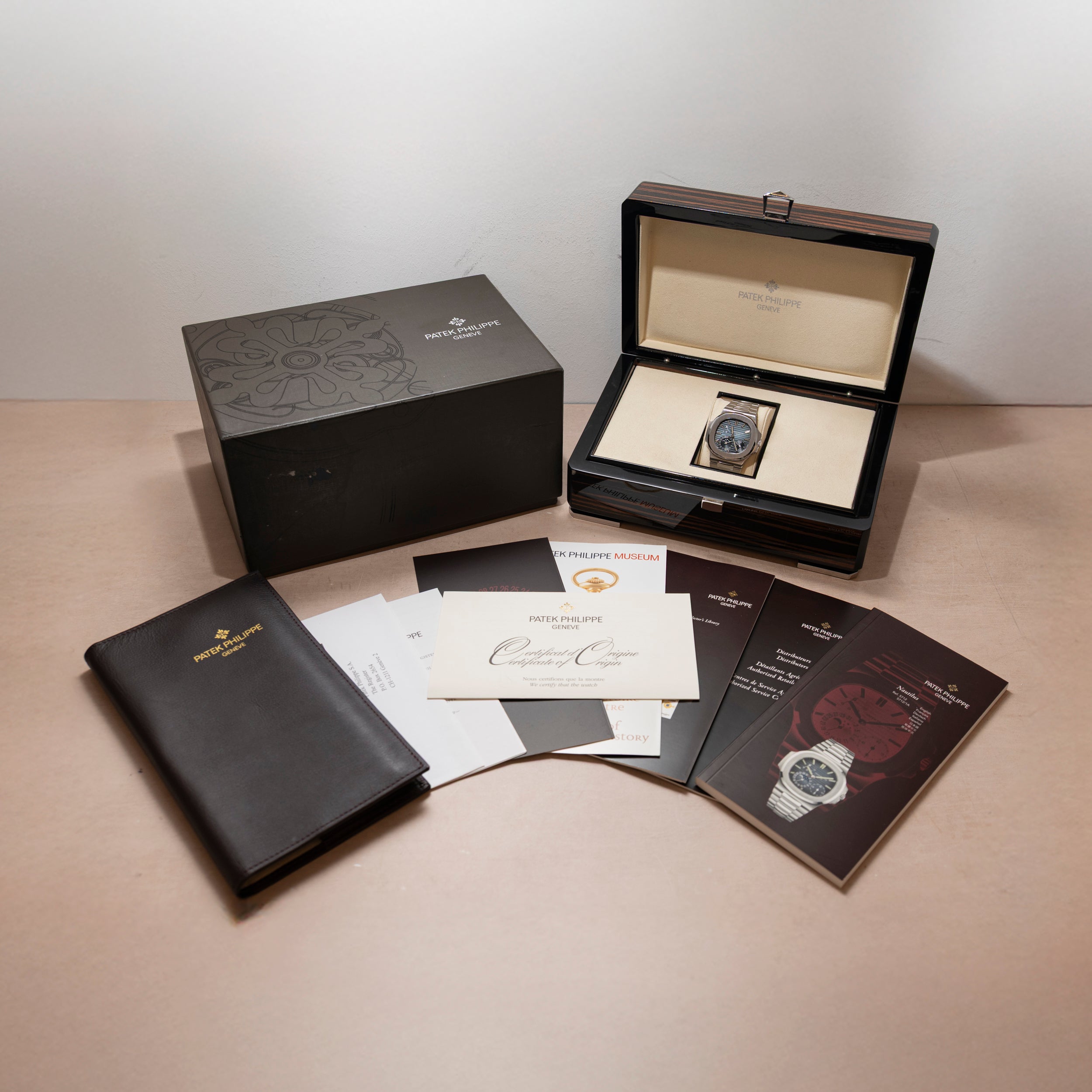Patek Philippe Nautilus – Analog:Shift