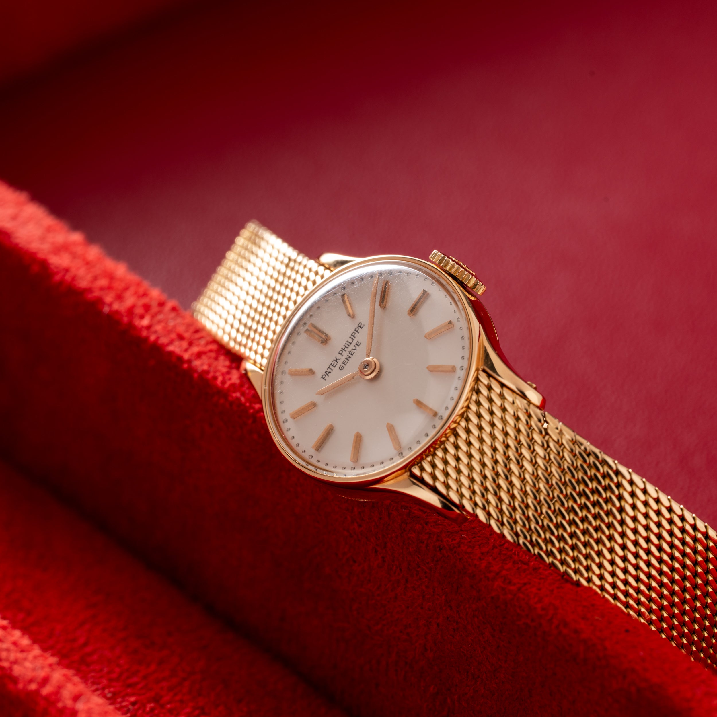 Patek Philippe Ladies Calatrava – Analog:Shift