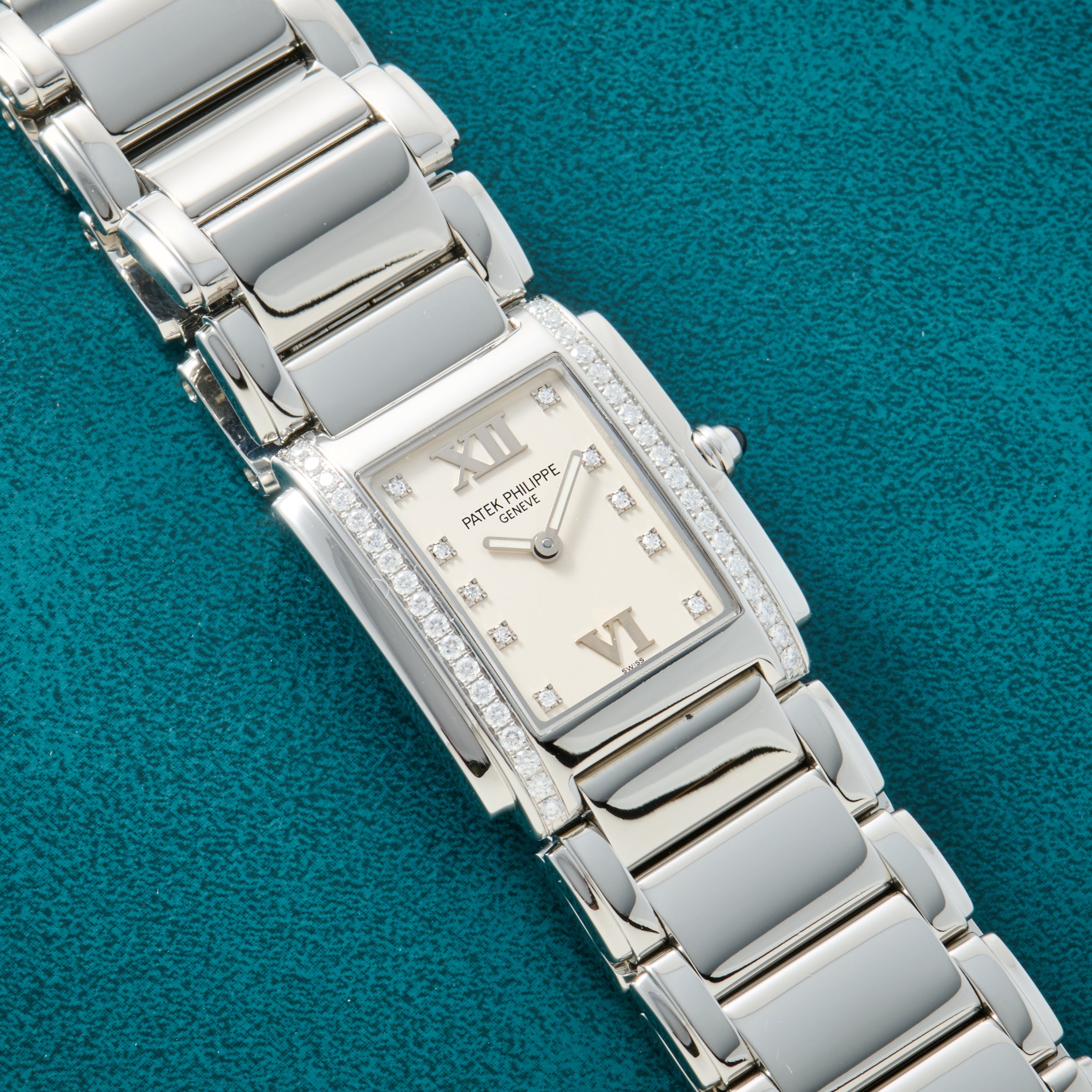 Patek Philippe Twenty-4 – Analog:Shift