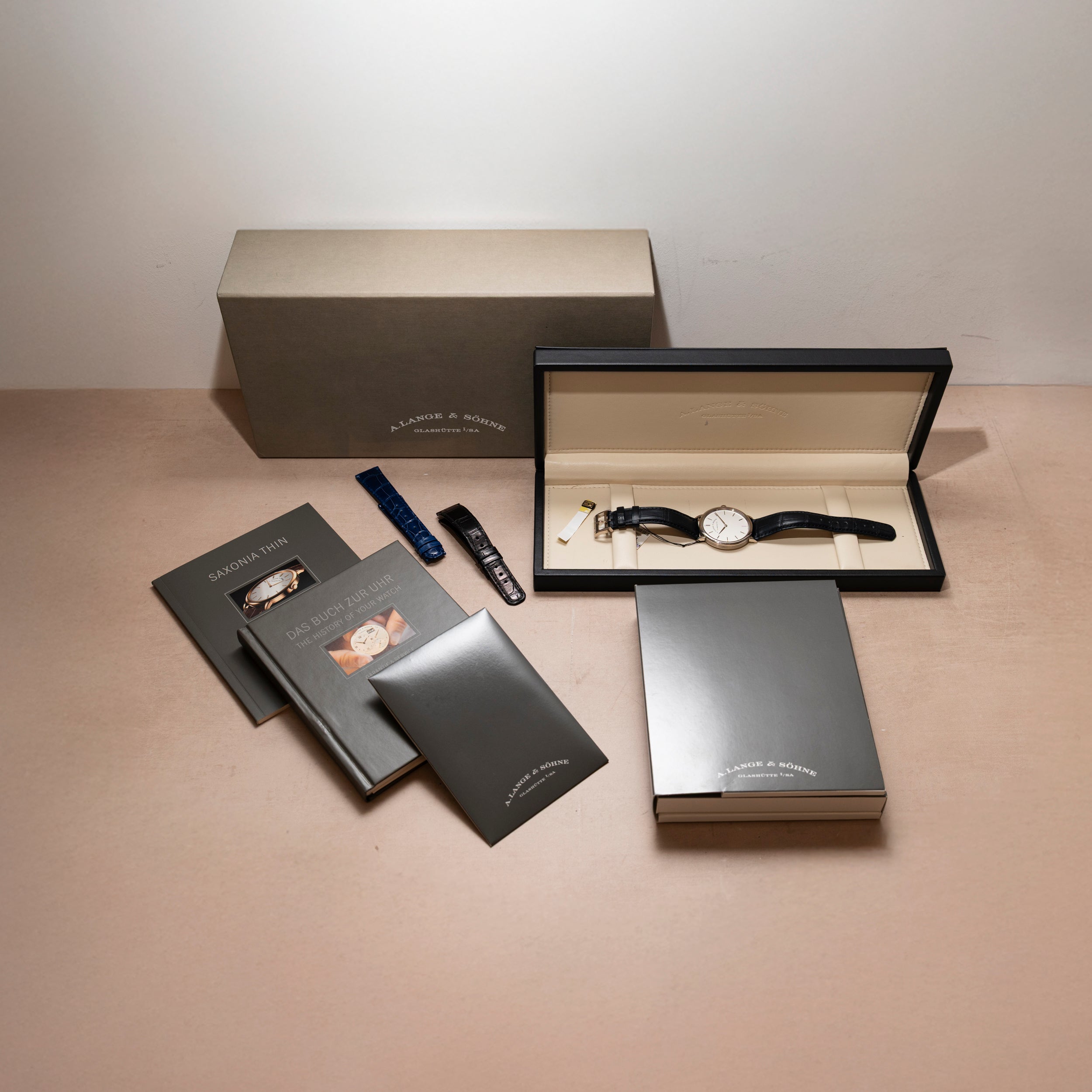 A. Lange & Söhne Saxonia Thin – Analog:Shift A. Lange & Söhne Saxonia Thin – Analog:Shift