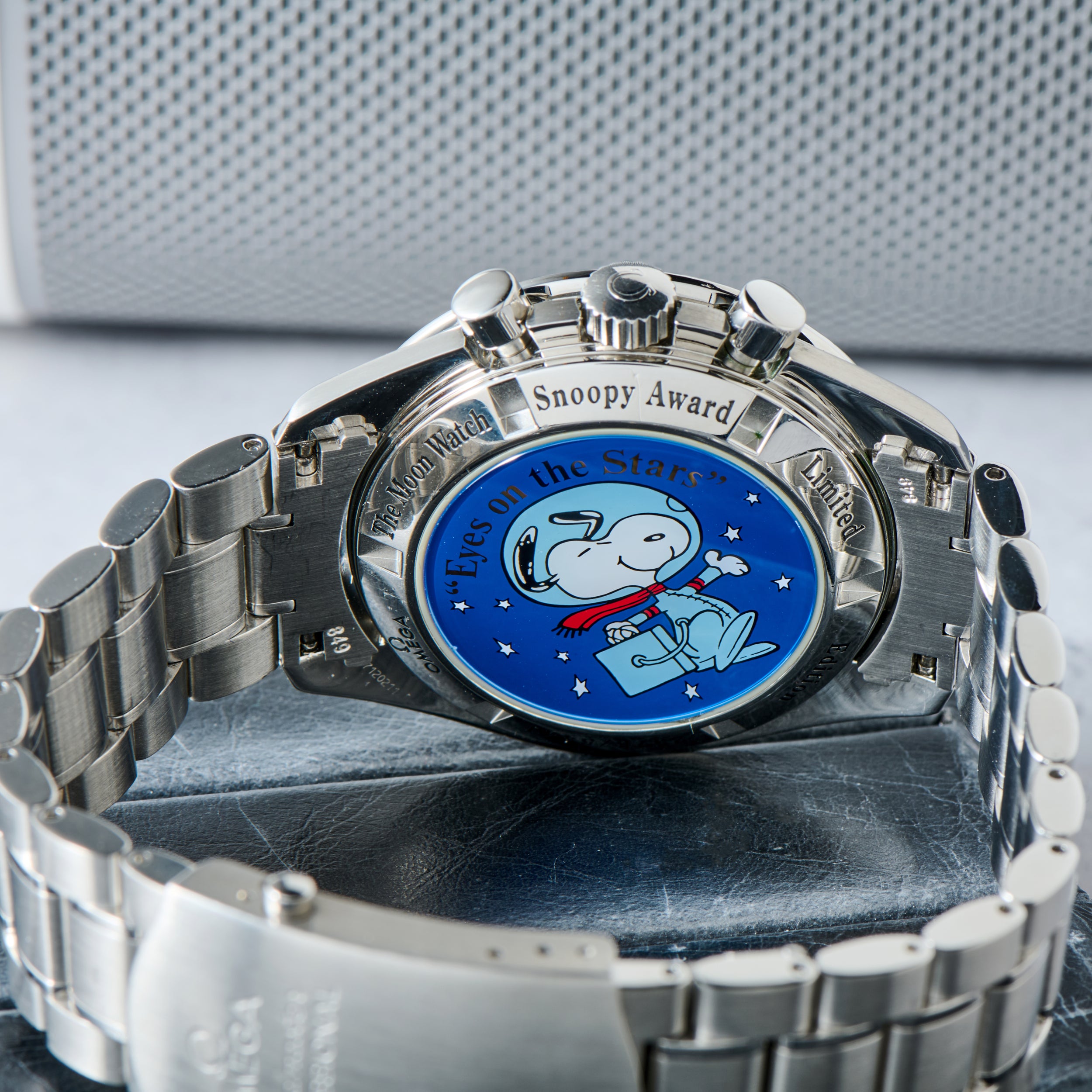 3/20までOMEGA Speedmaster Moonphase snoopy Omega Speedmaster Professional 'Snoopy' – Analog:Shift