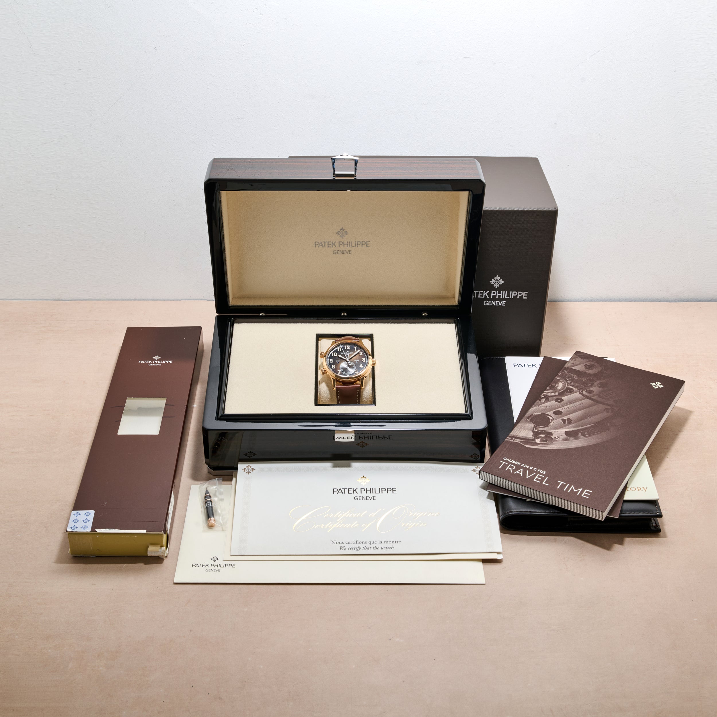 Patek Philippe Calatrava Pilot Travel Time – Analog:Shift
