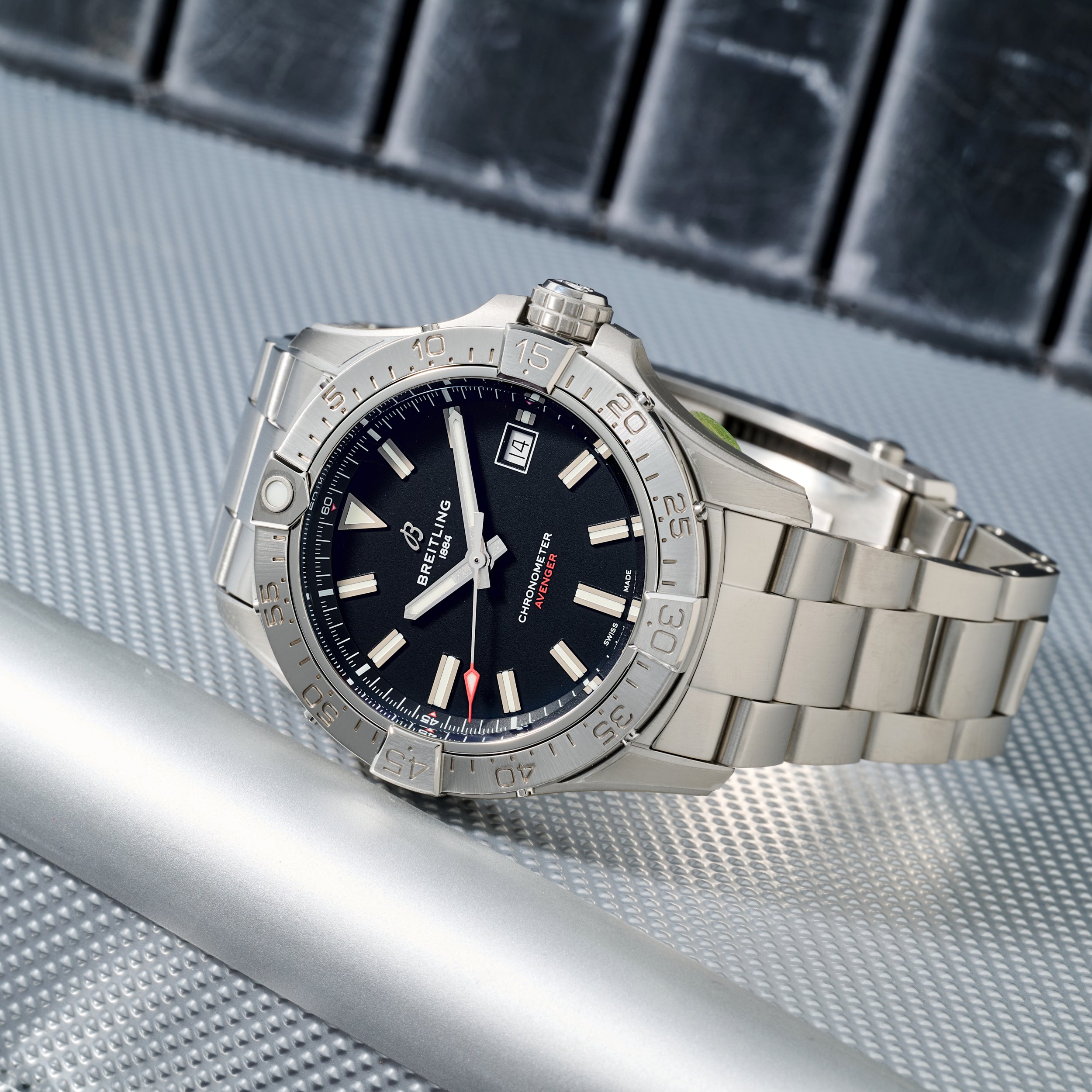 Breitling Avenger Automatic 42 – Analog:Shift