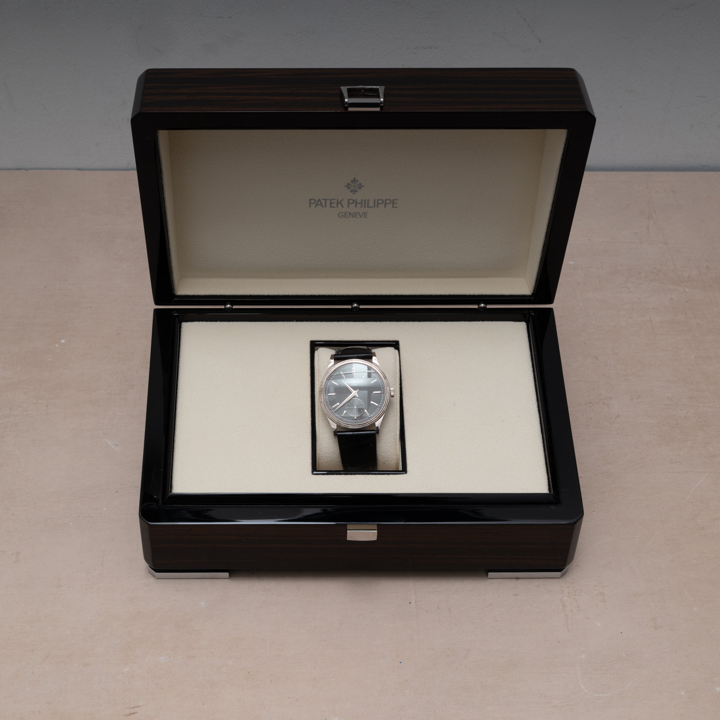 Patek Philippe Calatrava – Analog:Shift