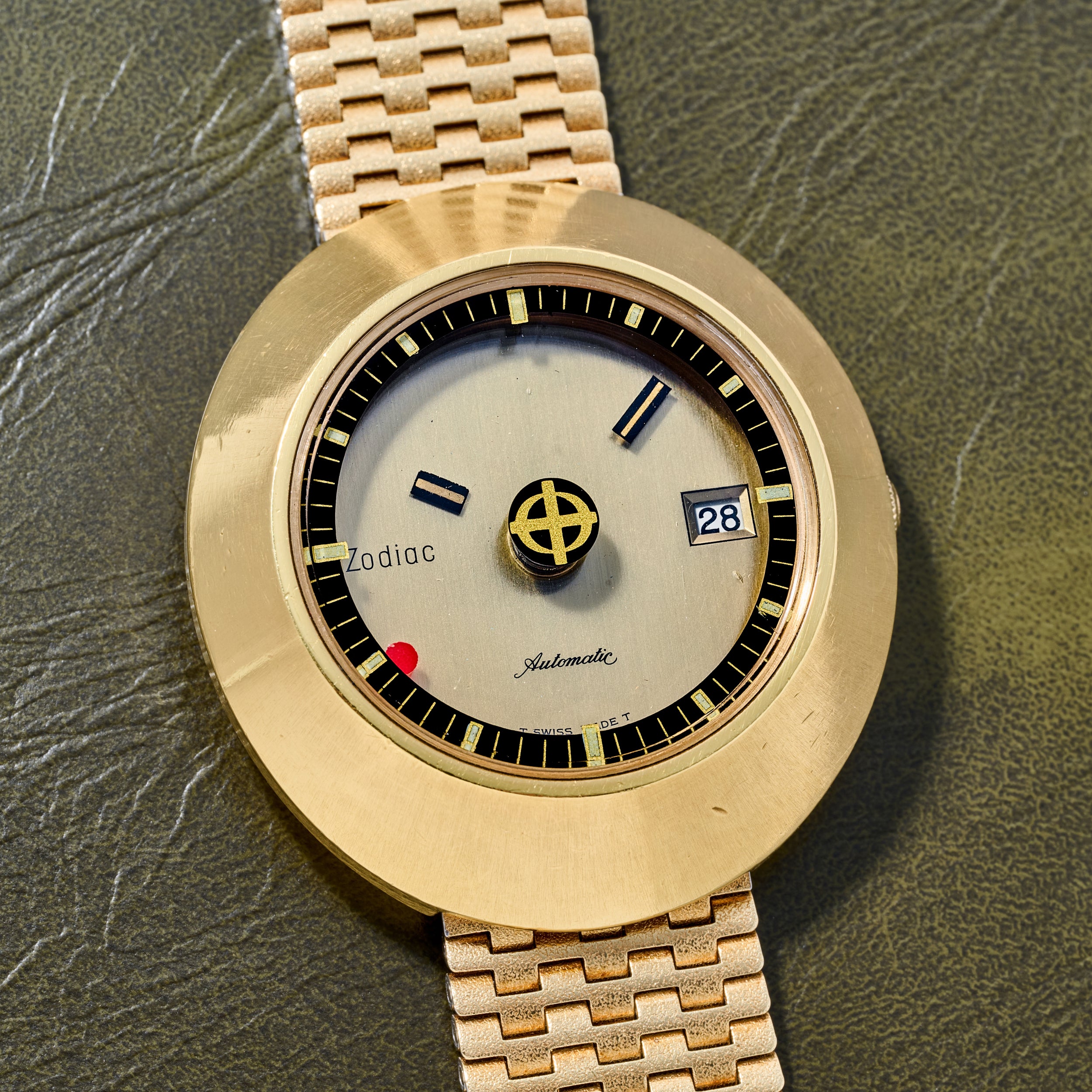 Zodiac Orbiter Automatic – Analog:Shift