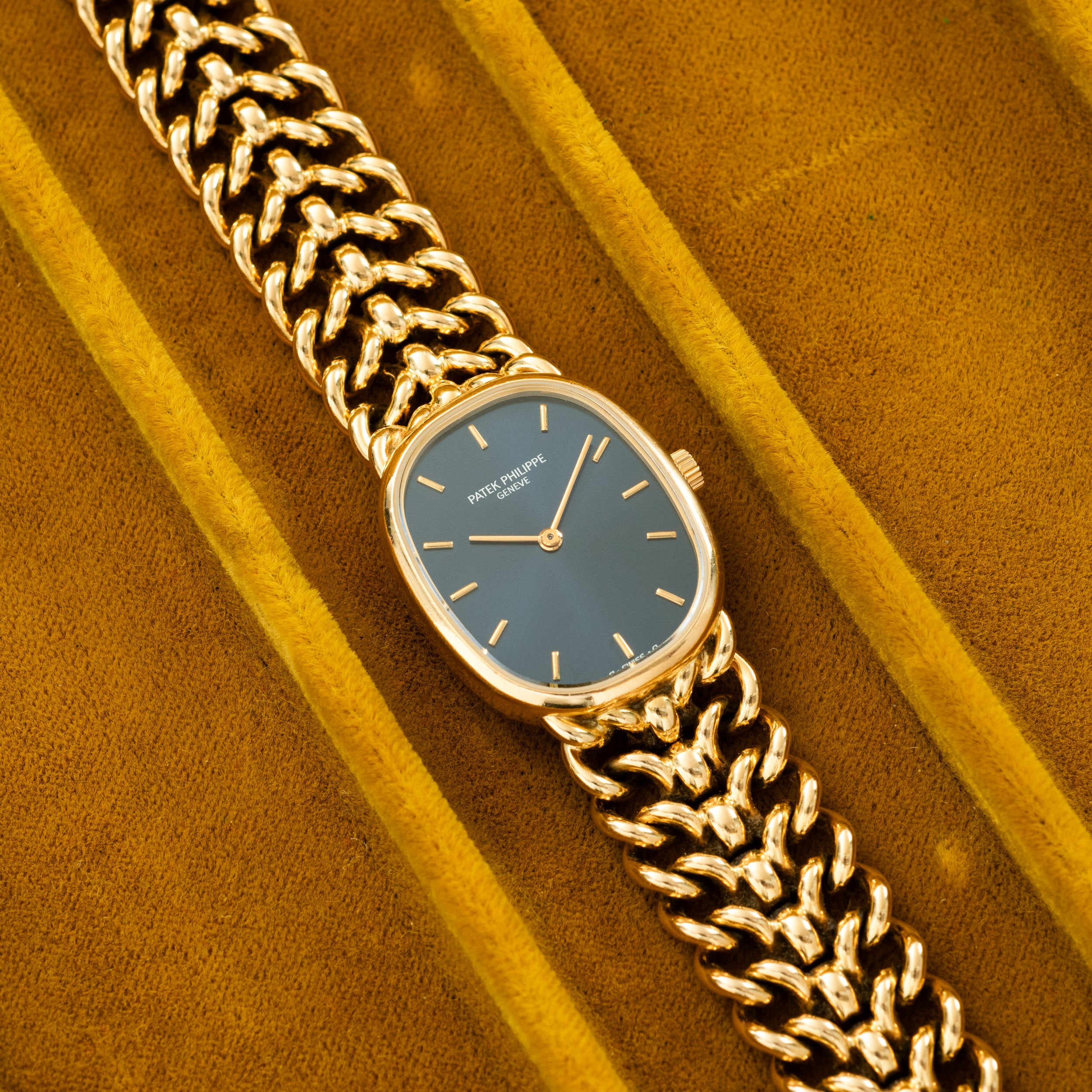 Patek Philippe Ellipse 'Chevron Bracelet' – Analog:Shift