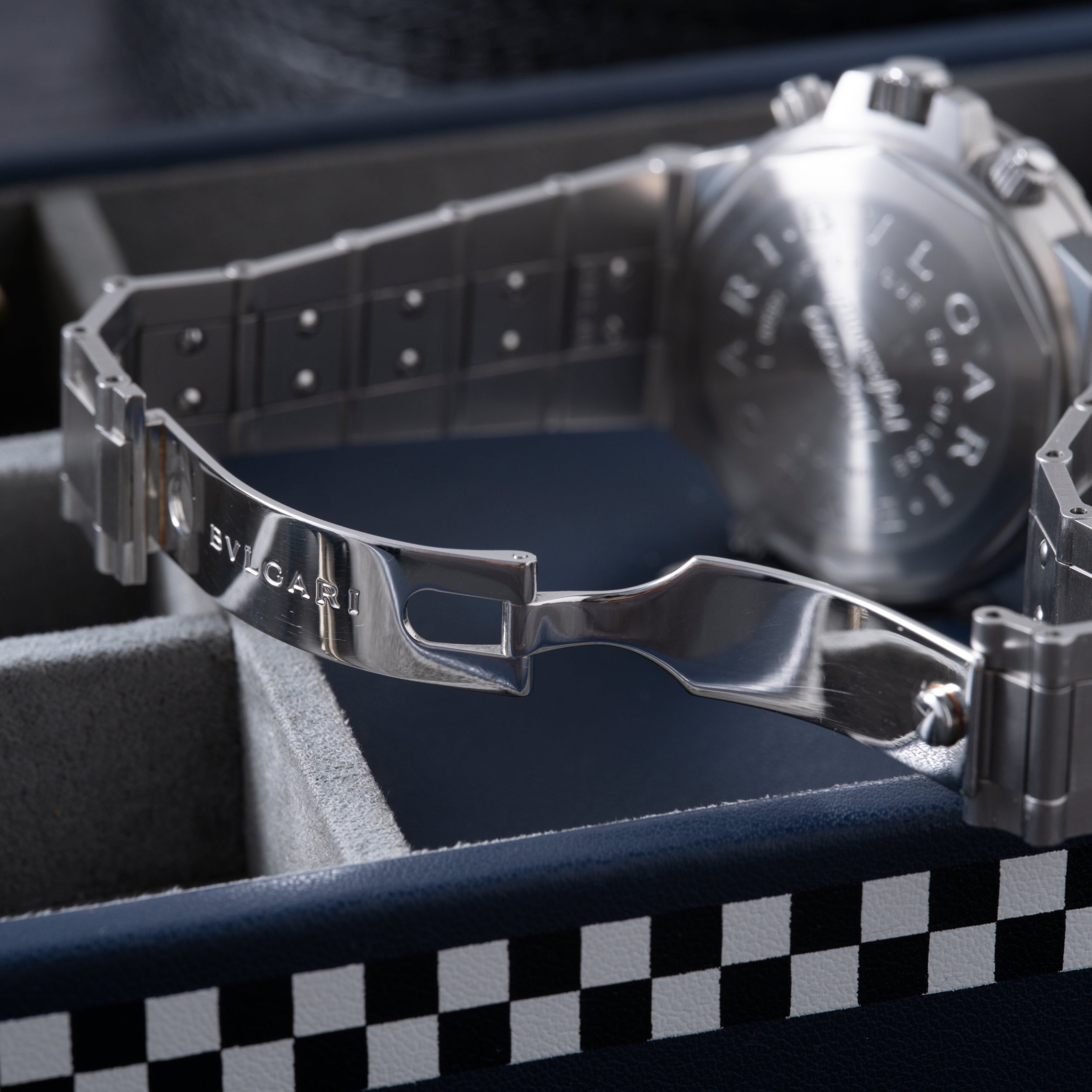 Bulgari Diagono Scuba GMT – Analog:Shift