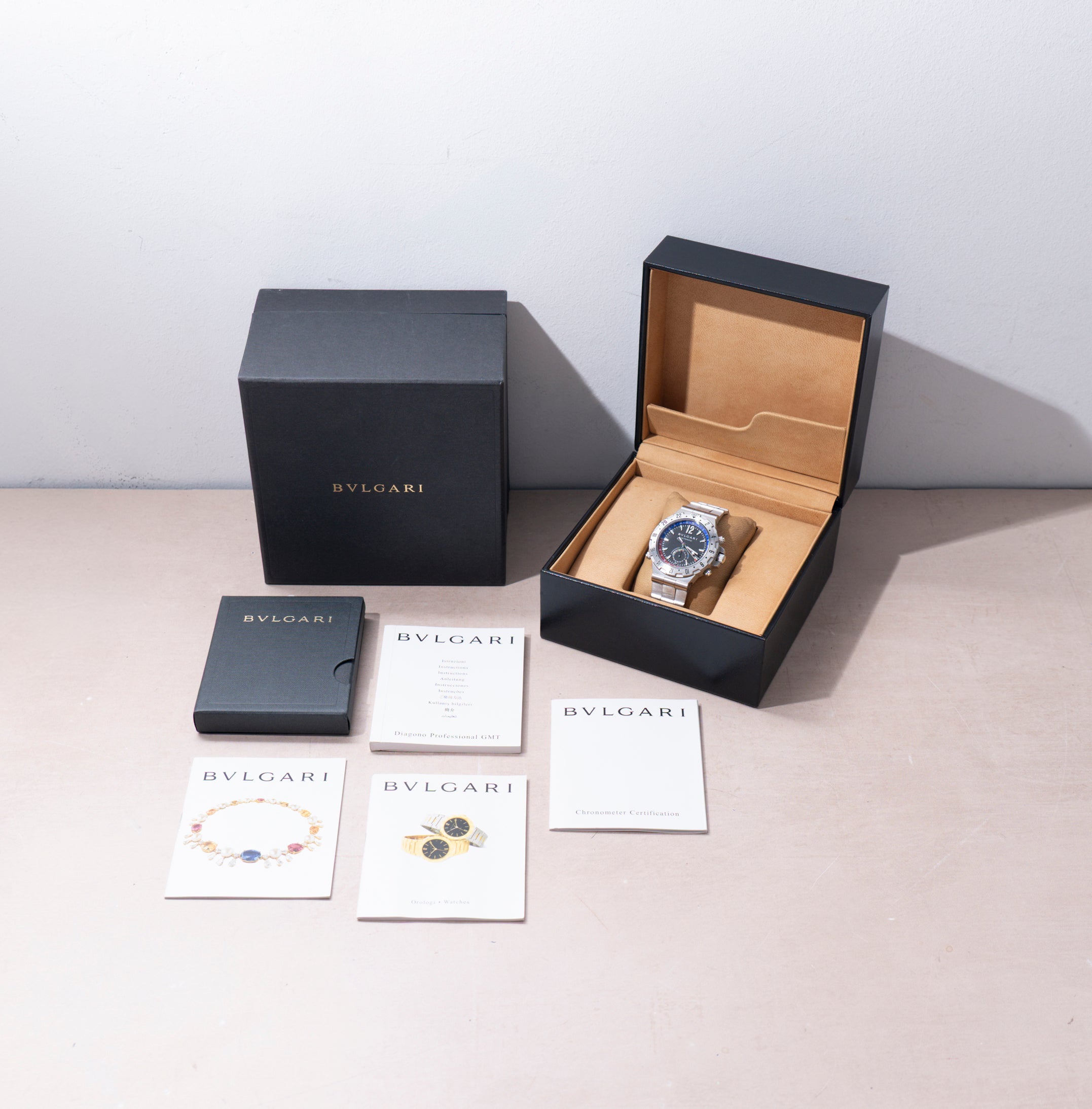 BULGARI Analog:Shift – GMT Scuba Diagono Bulgari ジャンク　メタル　箱保証書付き 置時計　部品 インテリア時計