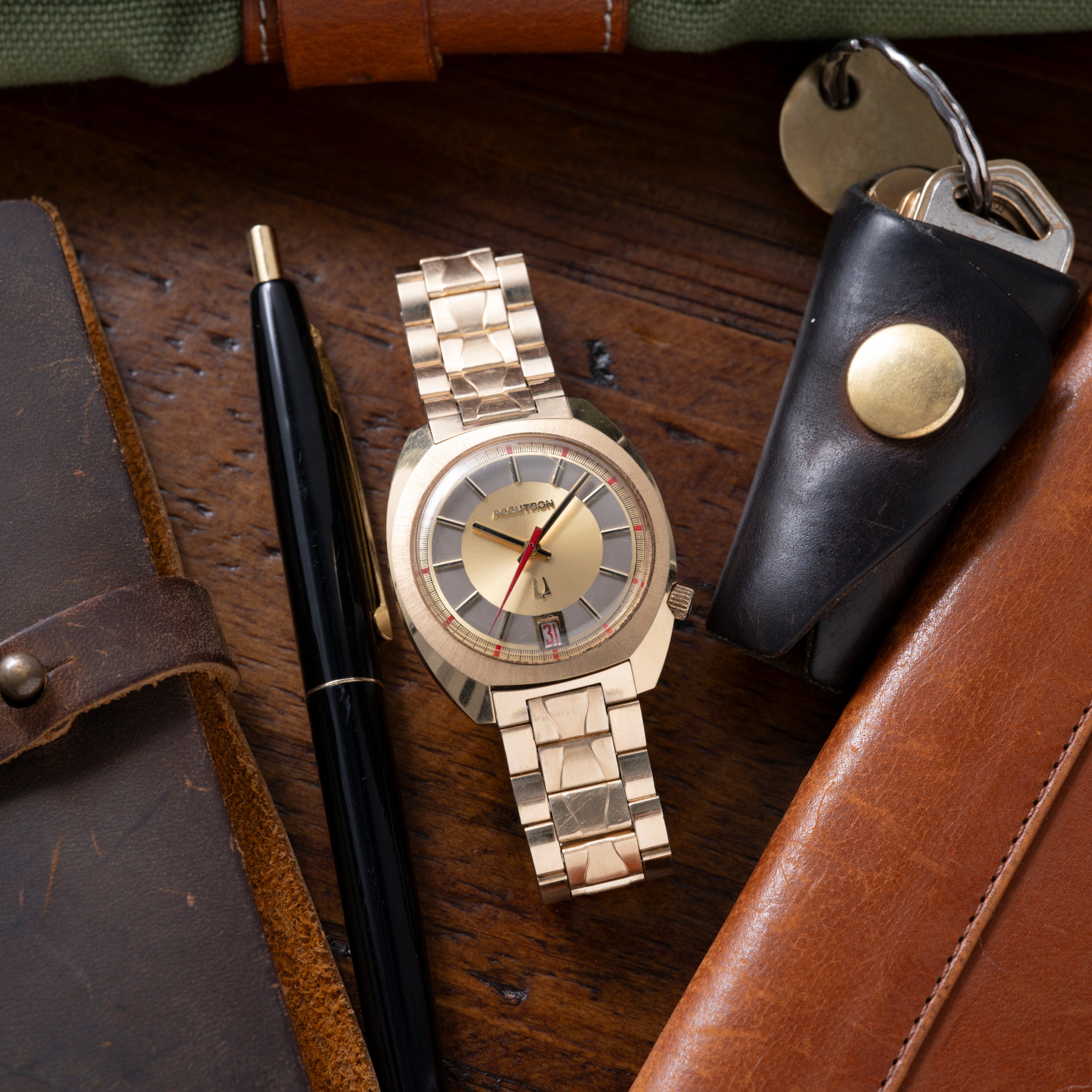 Bulova Accutron Calendar 218 – Analog:Shift