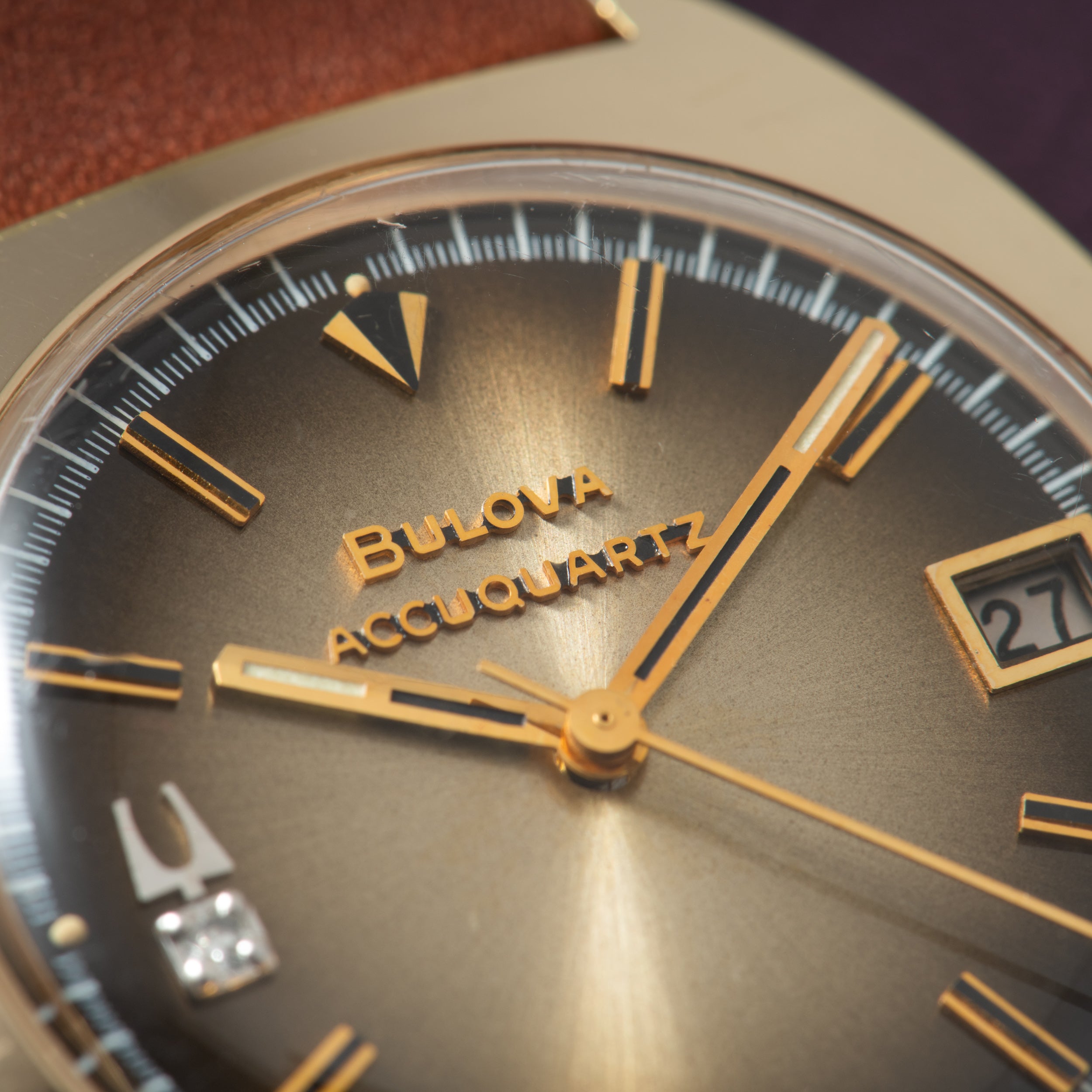 BULOVA ACCUQUARTZ 腕時計 ゴールド クォーツ Bulova Accutron Accuquartz 'Gold Fumé' – Analog:Shift