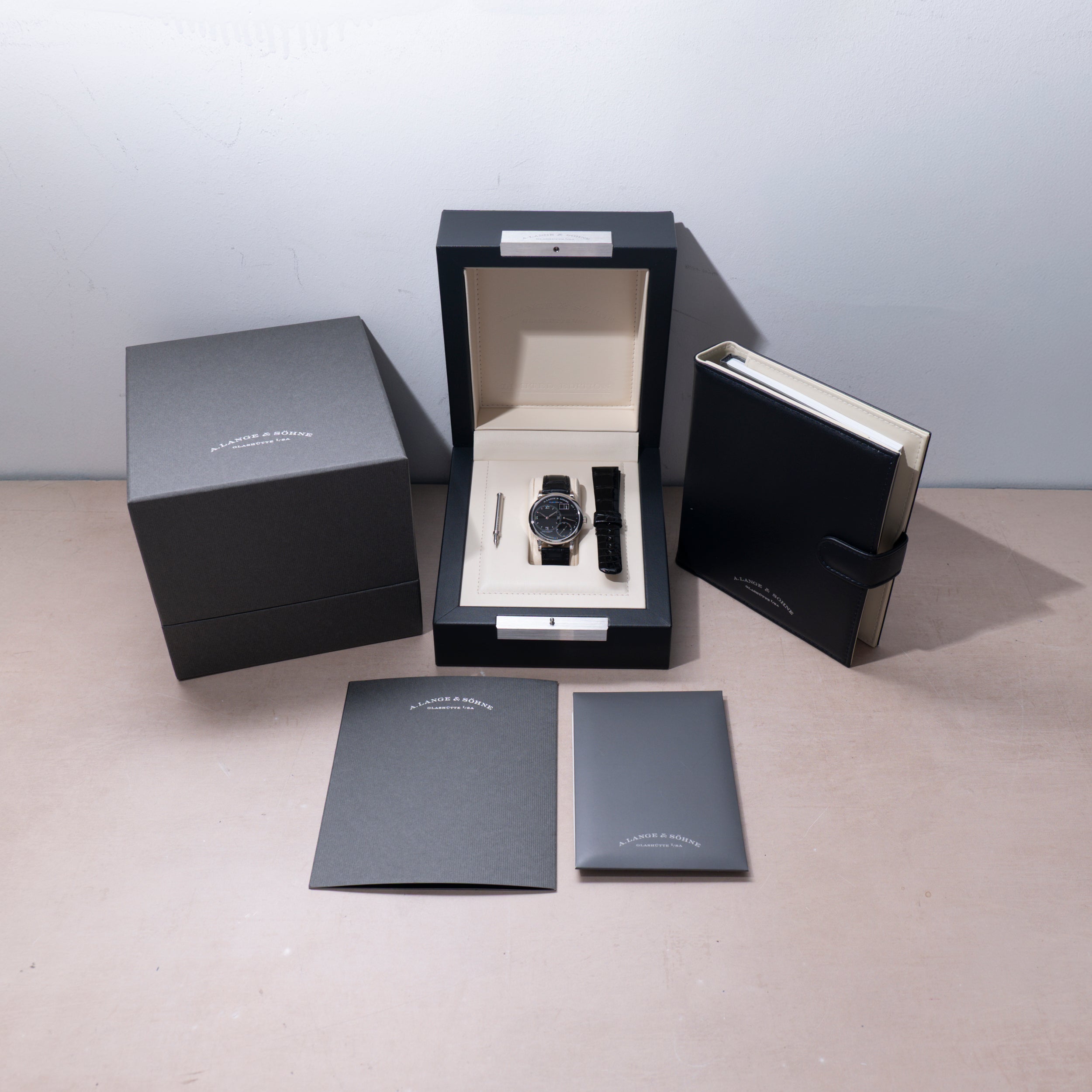 A. LANGE & SÖHNE ボックス付属品セット A. Lange & Söhne Little Lange 1 'Onyx' – Analog:Shift