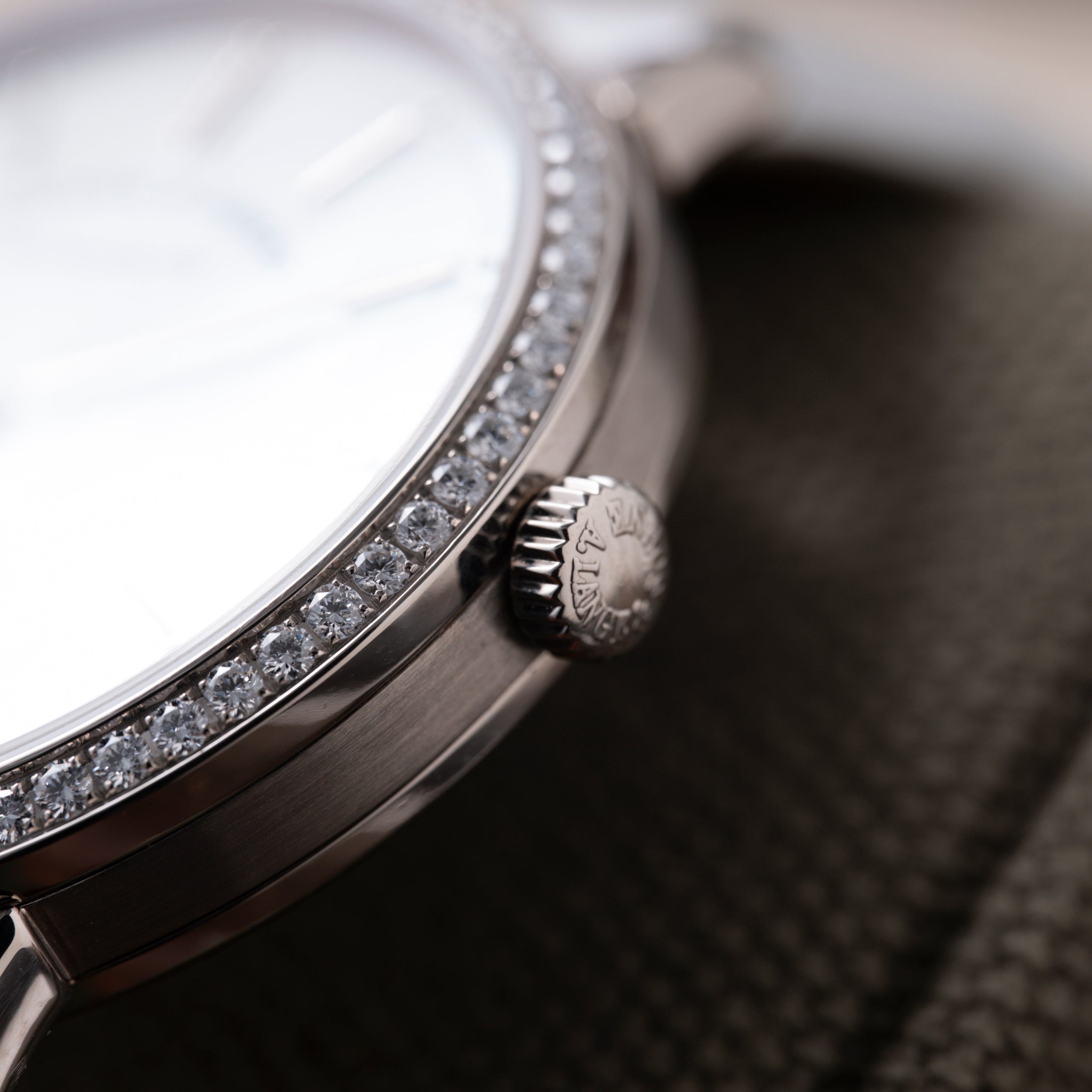 さぁ A. Lange & Söhne Saxonia – Analog:Shift