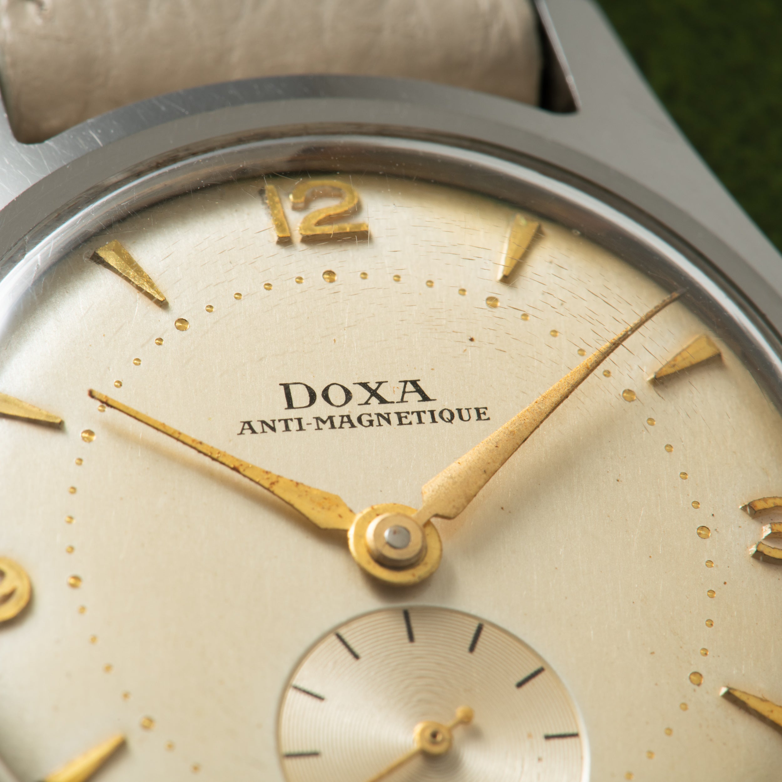 DOXA 'Anti-Magnetique' Field Watch – Analog:Shift