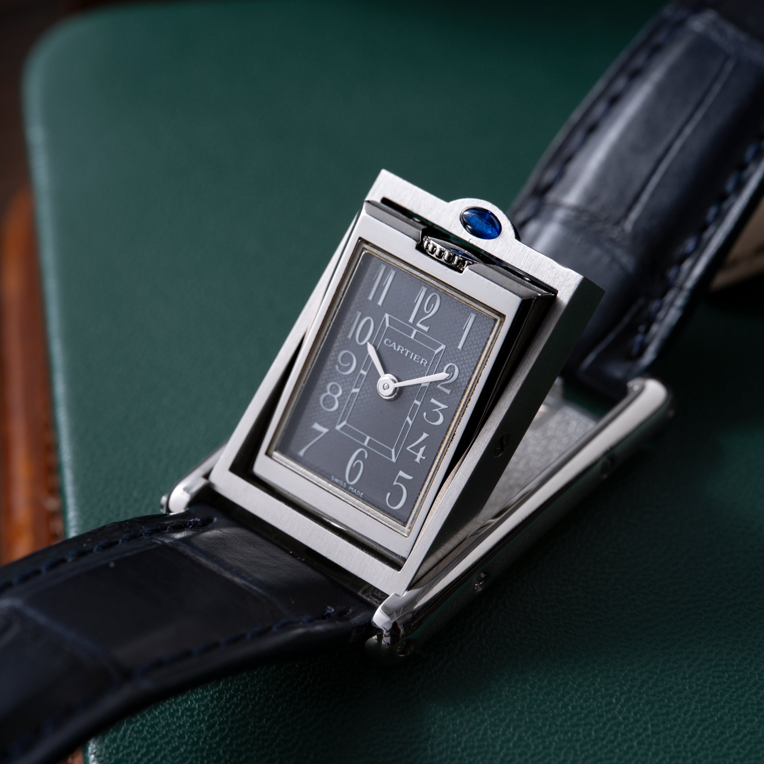 Cartier Tank Basculante – Analog:Shift