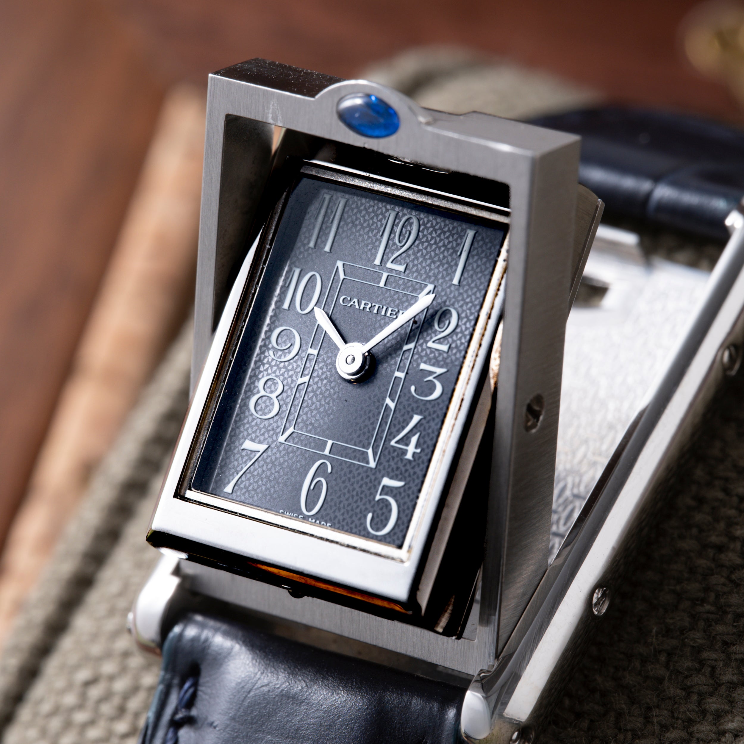 Cartier Tank Basculante – Analog:Shift