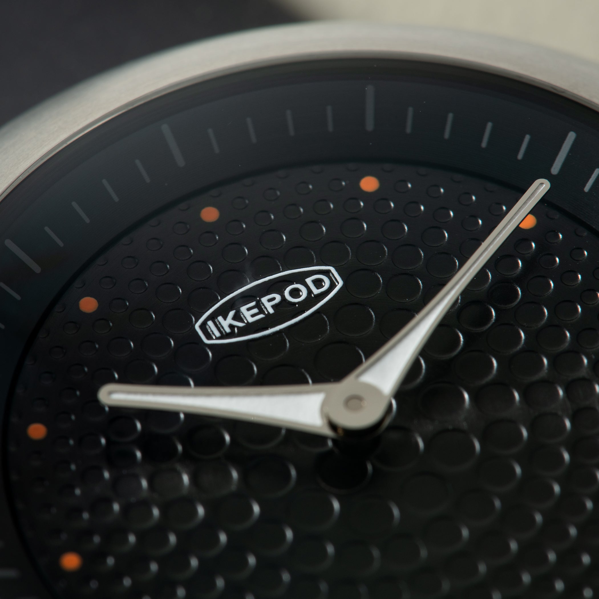 Ikepod Duopod Dots 004 – Analog:Shift