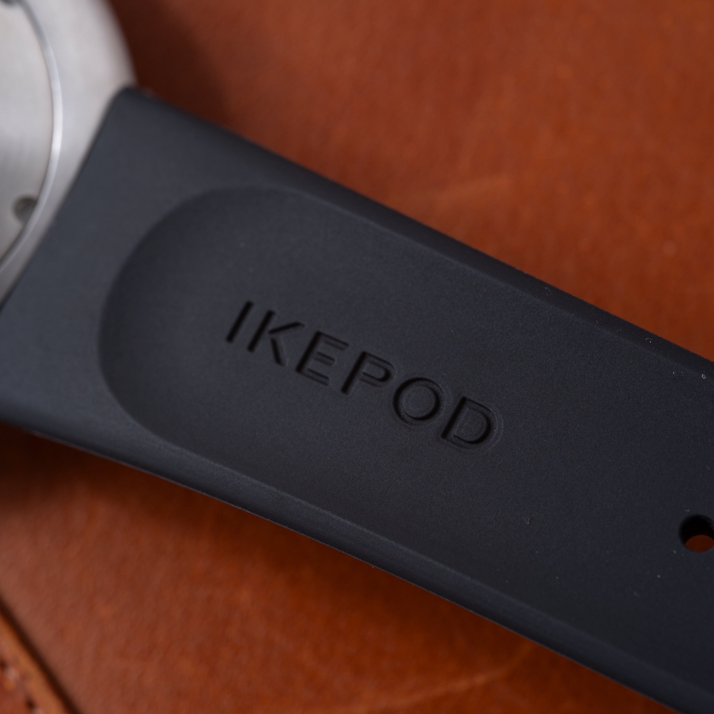 Ikepod Duopod Dots 004 – Analog:Shift