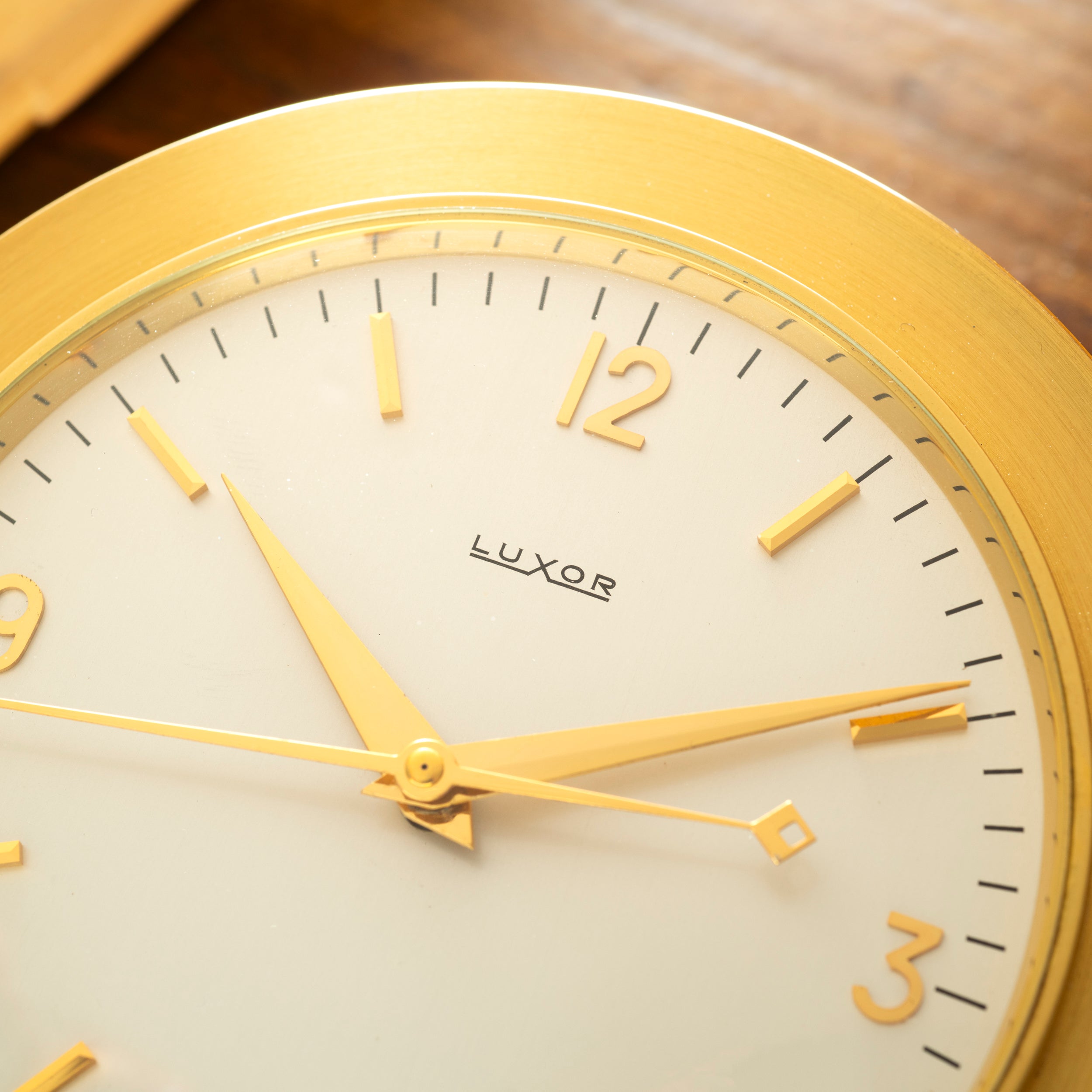 Luxor Gilt Brass Desk Clock – Analog:Shift