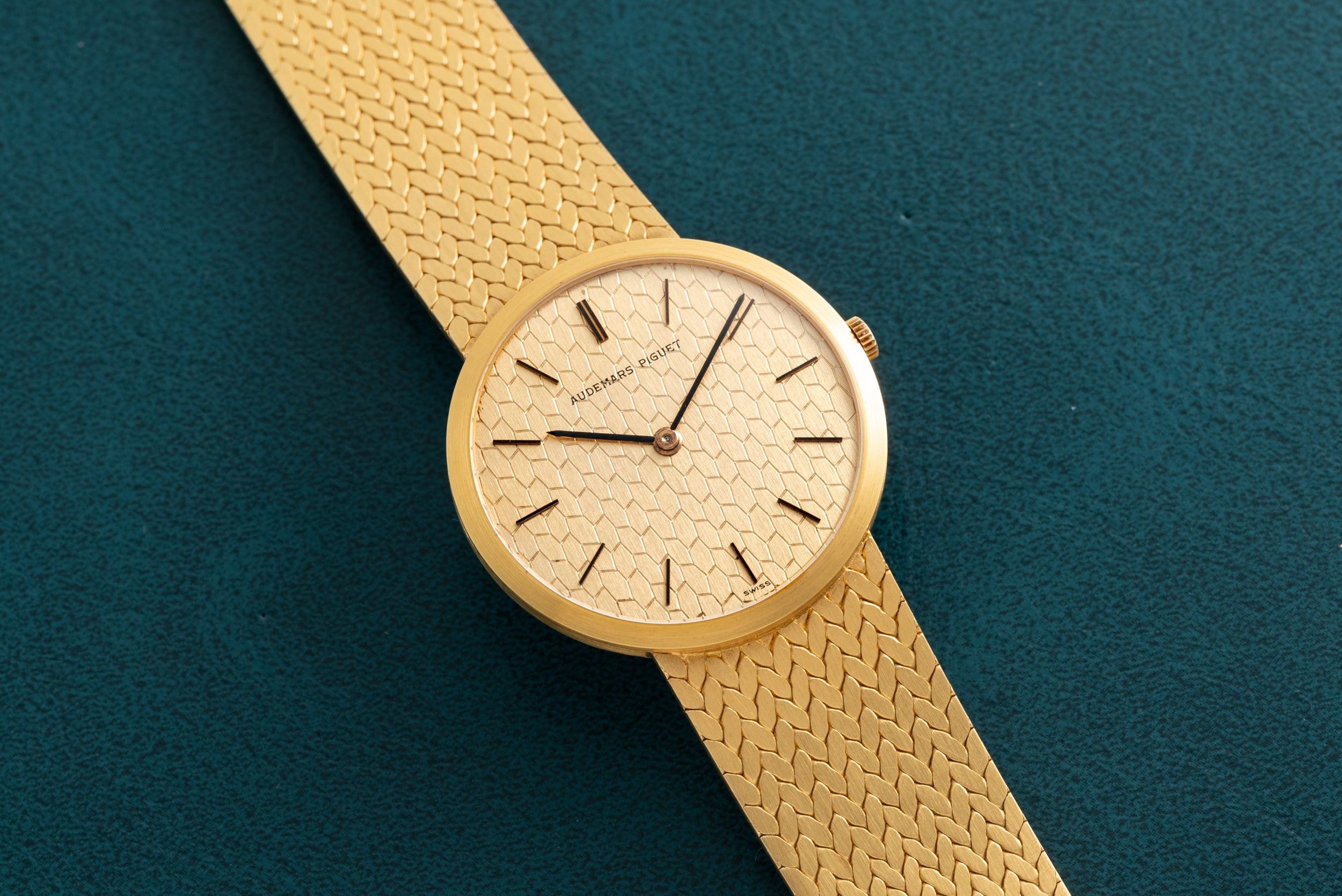 Audemars Piguet Yellow Gold Dress Watch Analog:Shift Audemars Piguet Yellow Gold Dress Watch Analog:Shift