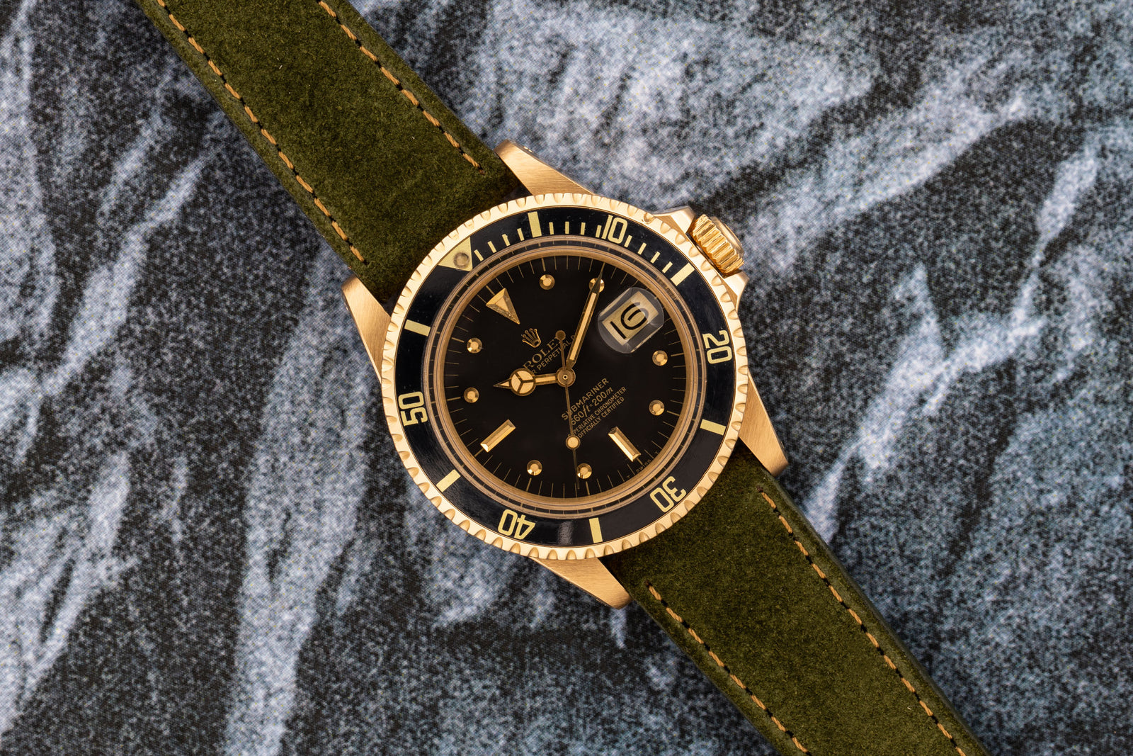 Rolex Submariner Date 18k Yellow Gold