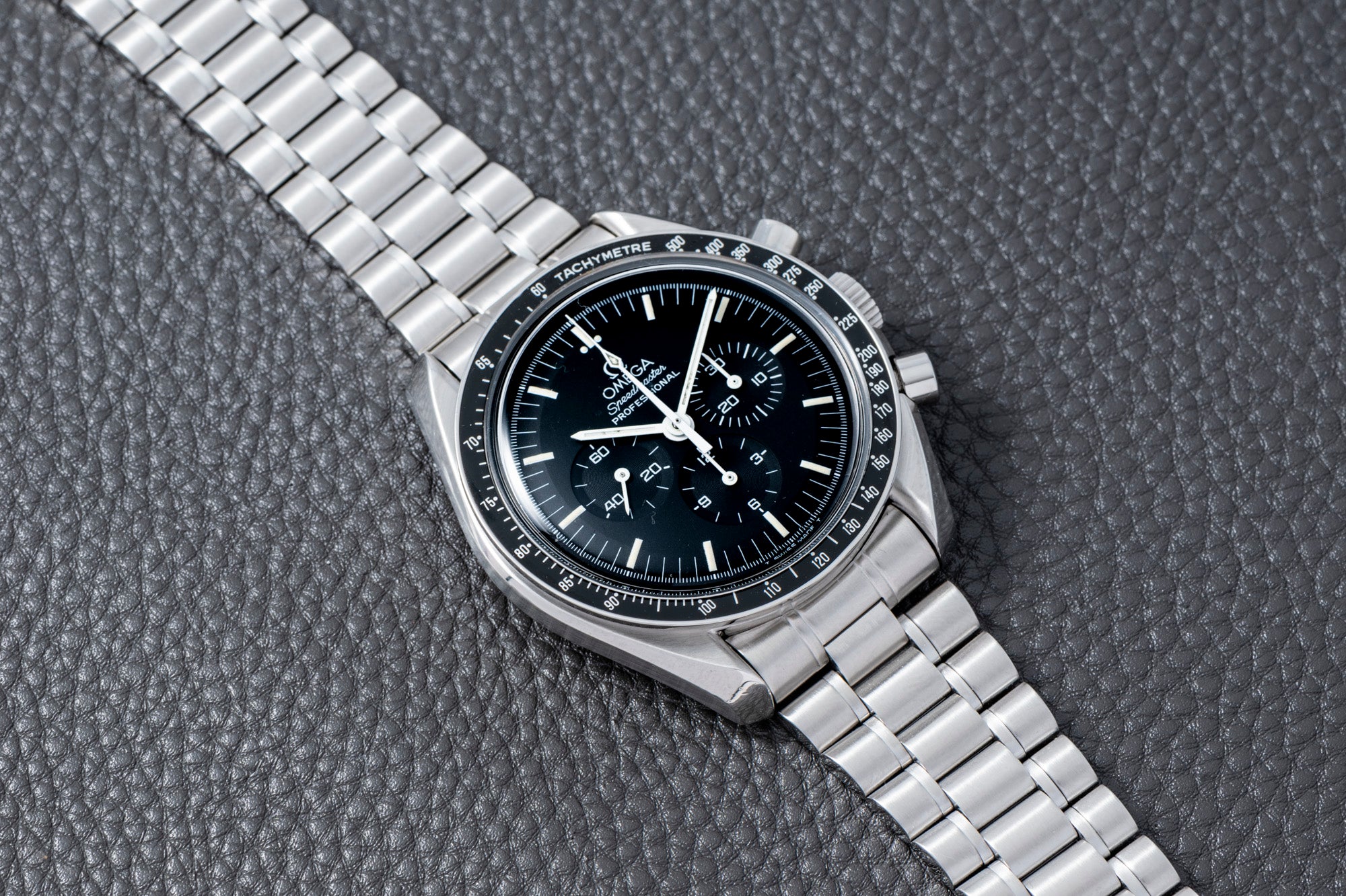 Omega Speedmaster Professional – Analog:Shift