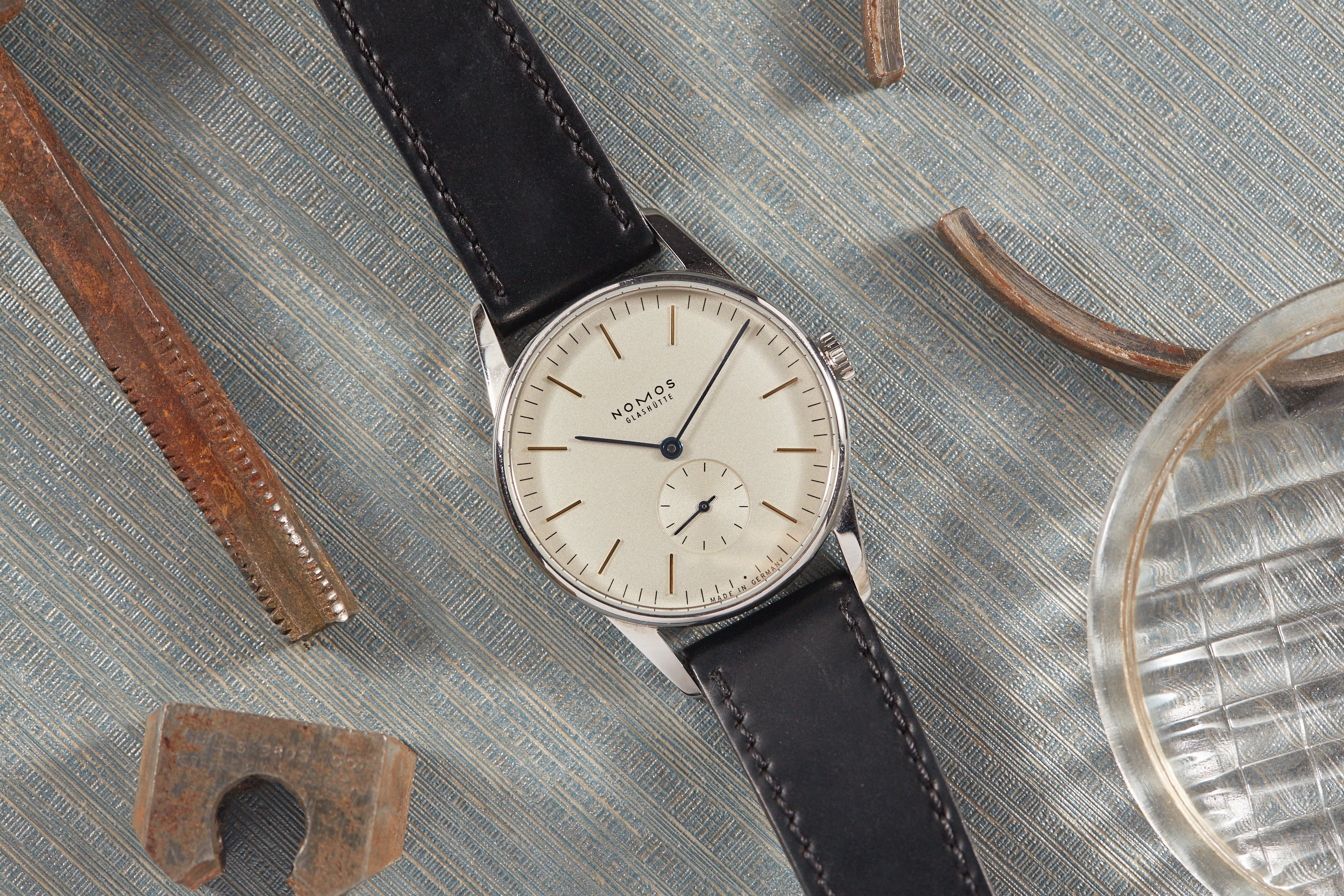 Nomos Orion 36 – Analog:Shift