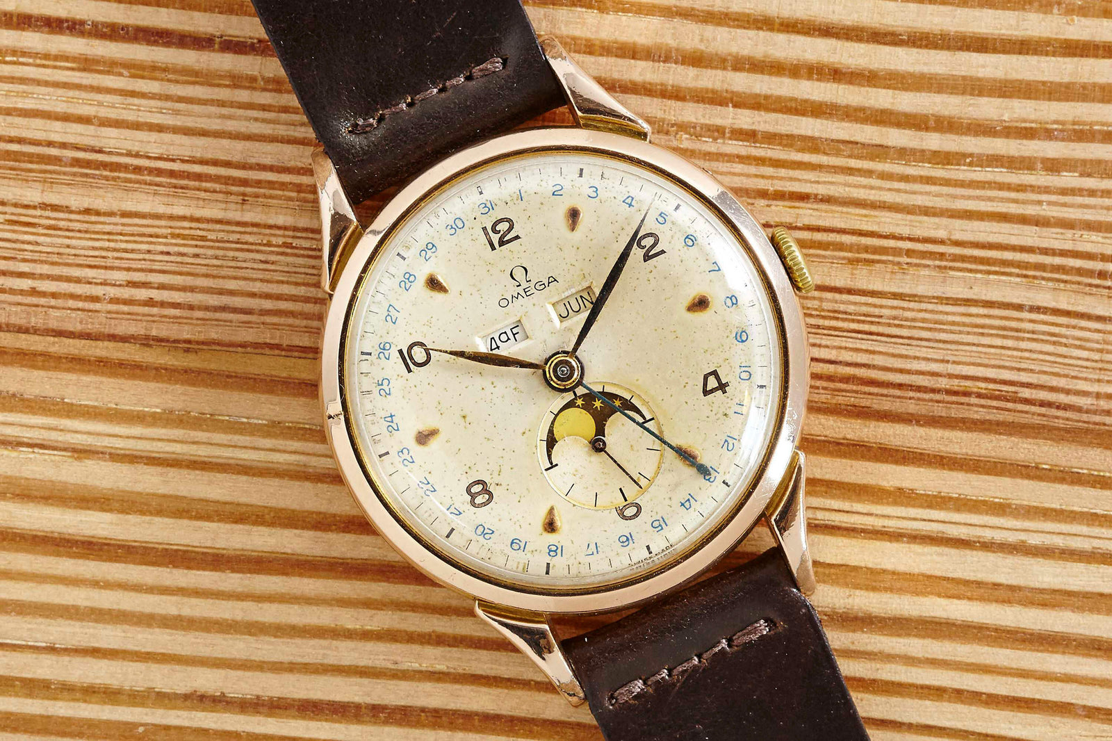 Omega Cosmic Moonphase