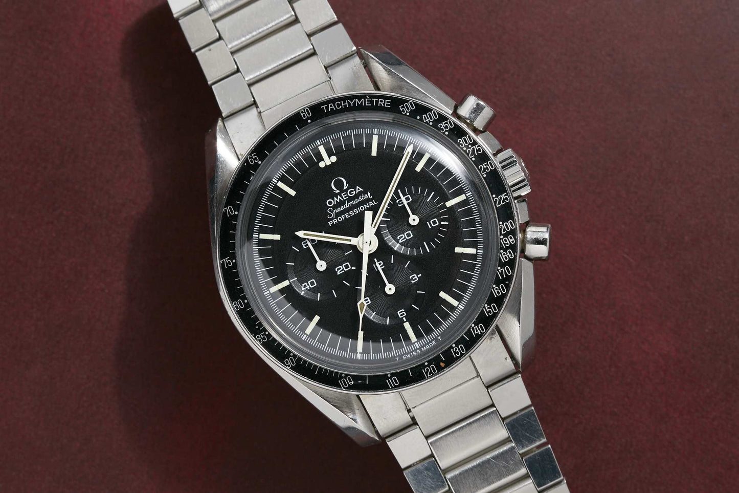 Omega Reference 145.022-69ST maroon background