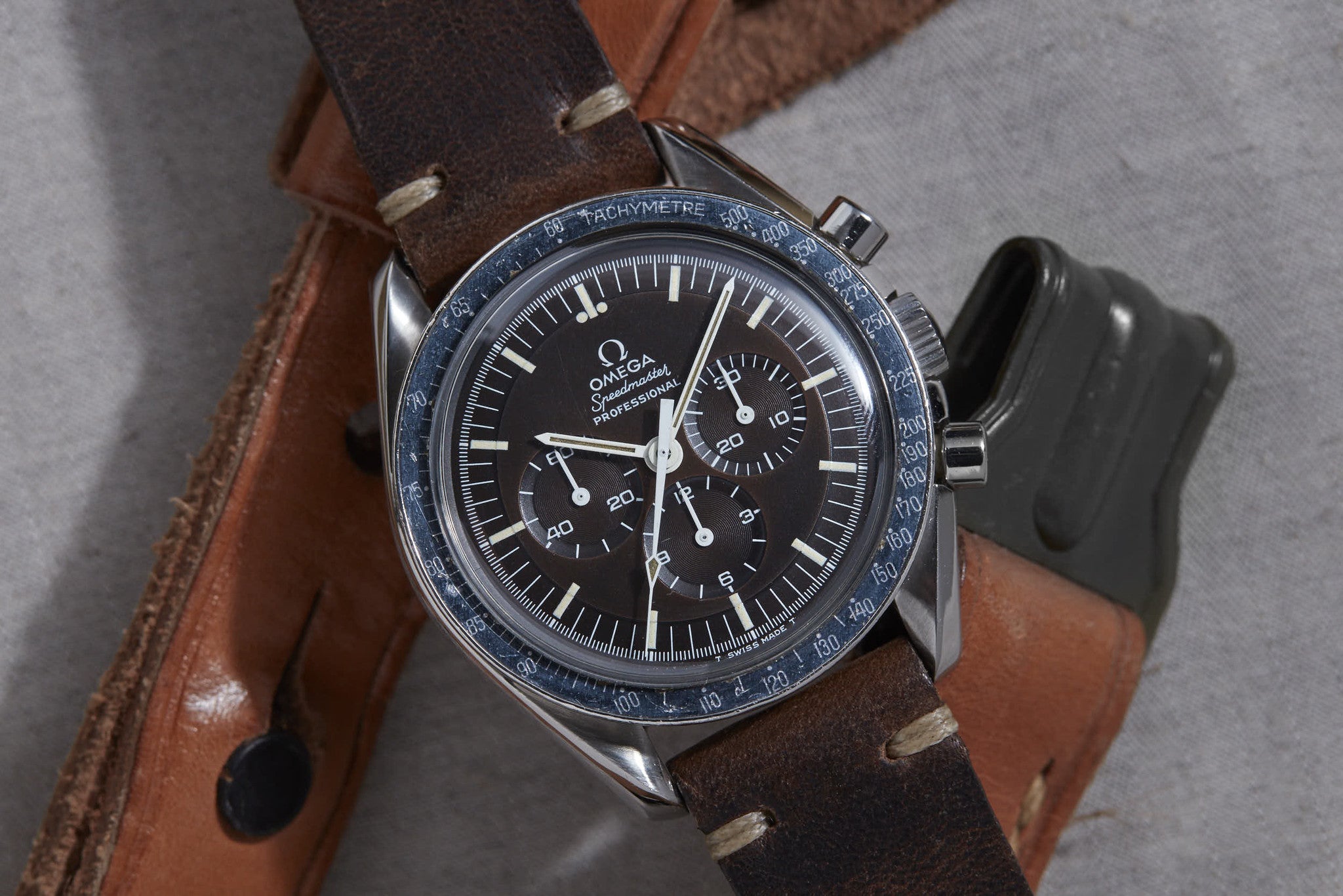 Omega Speedmaster Professional – Analog:Shift