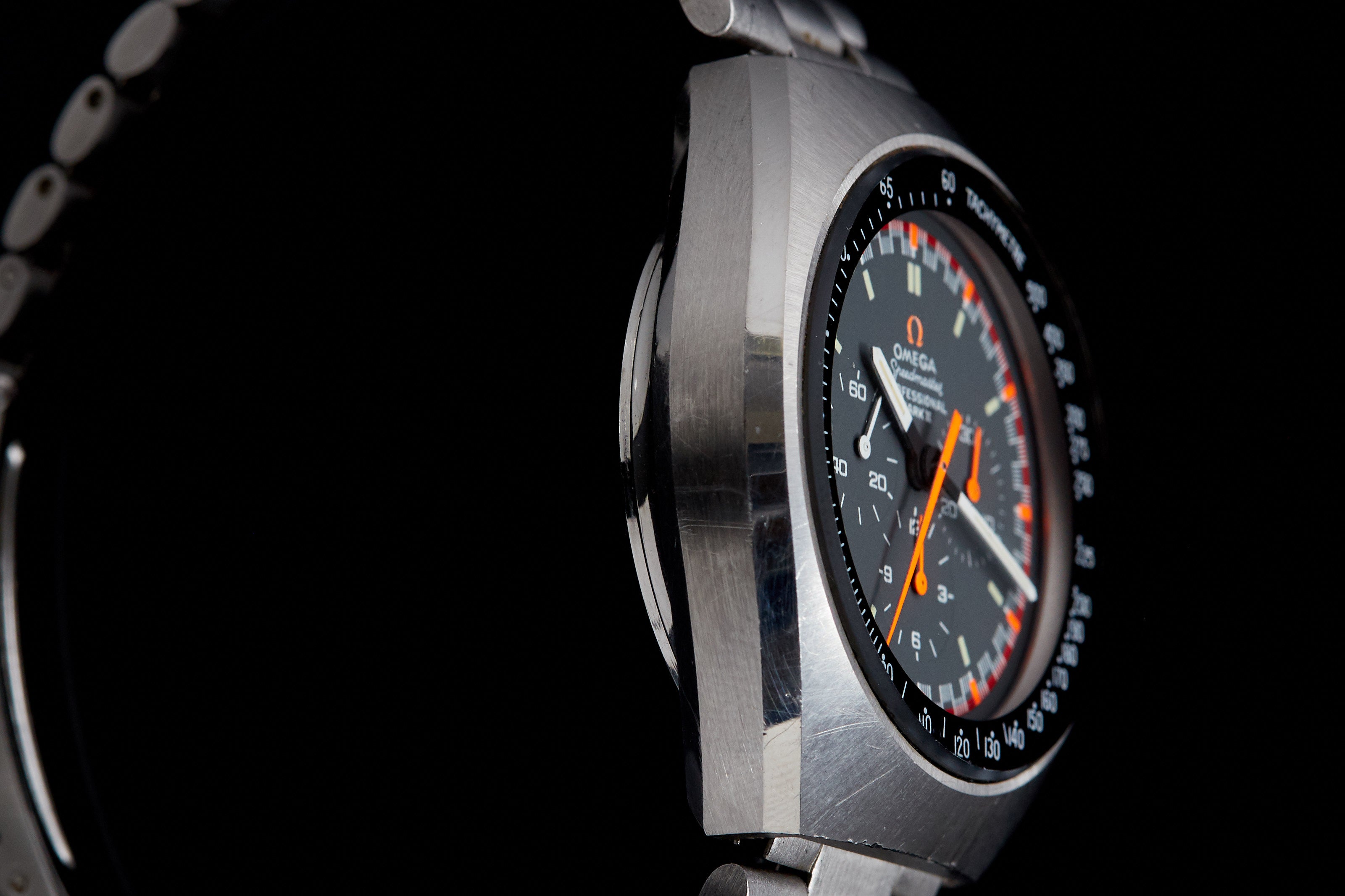 Omega Speedmaster MK II Racing – Analog:Shift
