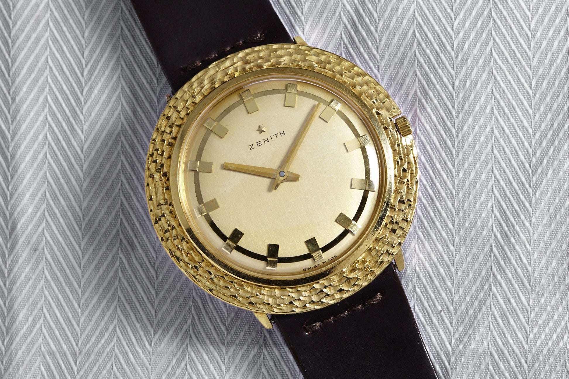 Zenith Gold Ultra Thin Dress Watch Fancy Bezel Analog:Shift Zenith Gold Ultra Thin Dress Watch Fancy Bezel Analog:Shift